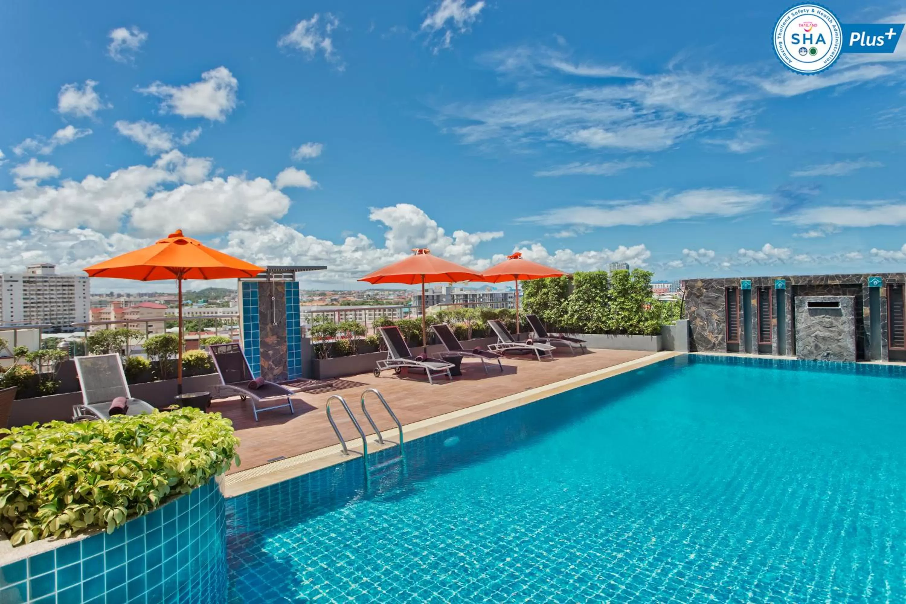 Swimming pool in Adelphi Pattaya