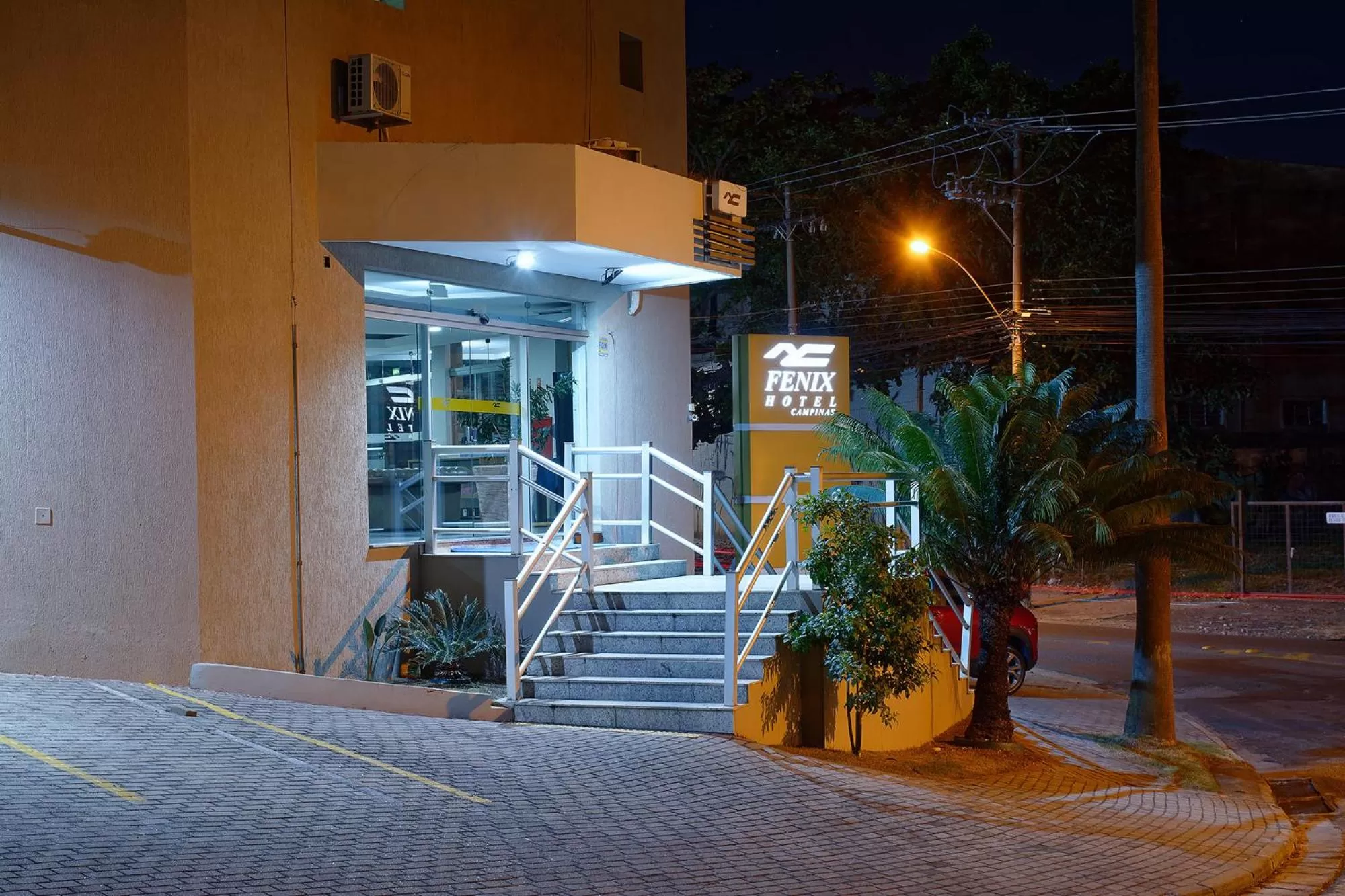 Facade/entrance in Fênix Hotel Campinas