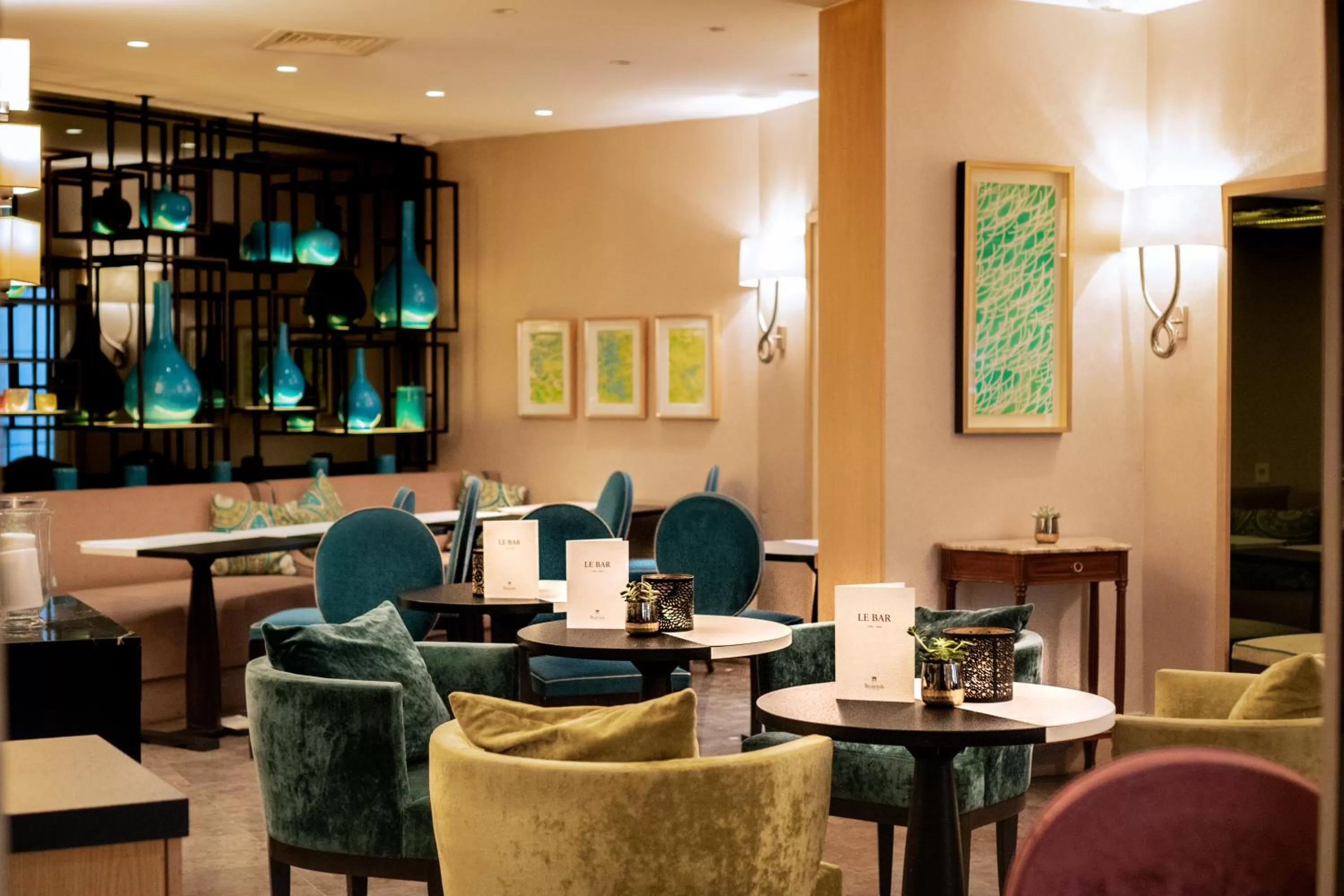 Lounge or bar in Balmoral Champs Elysées