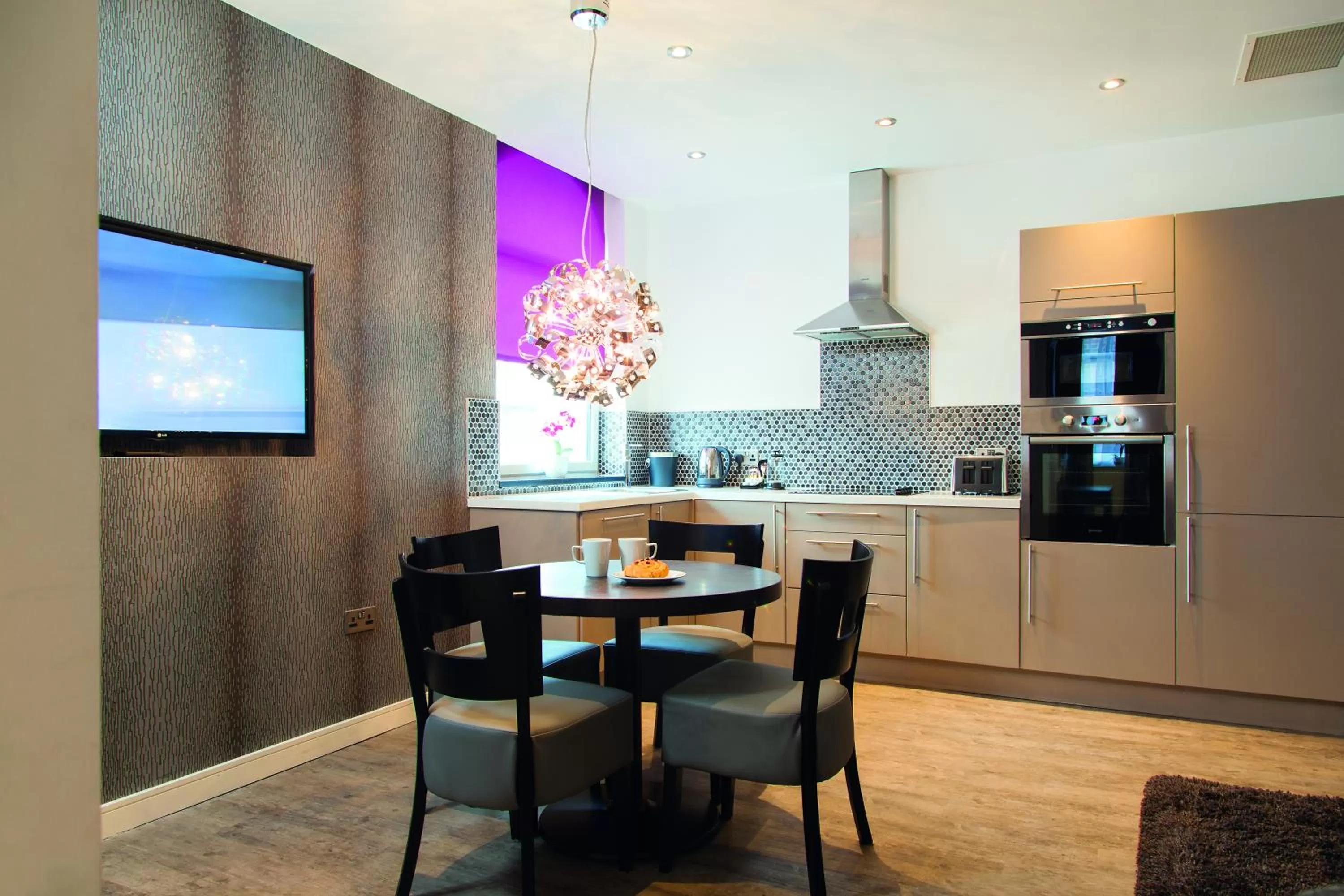 Kitchen or kitchenette in EPIC Apart Hotel - Seel Street
