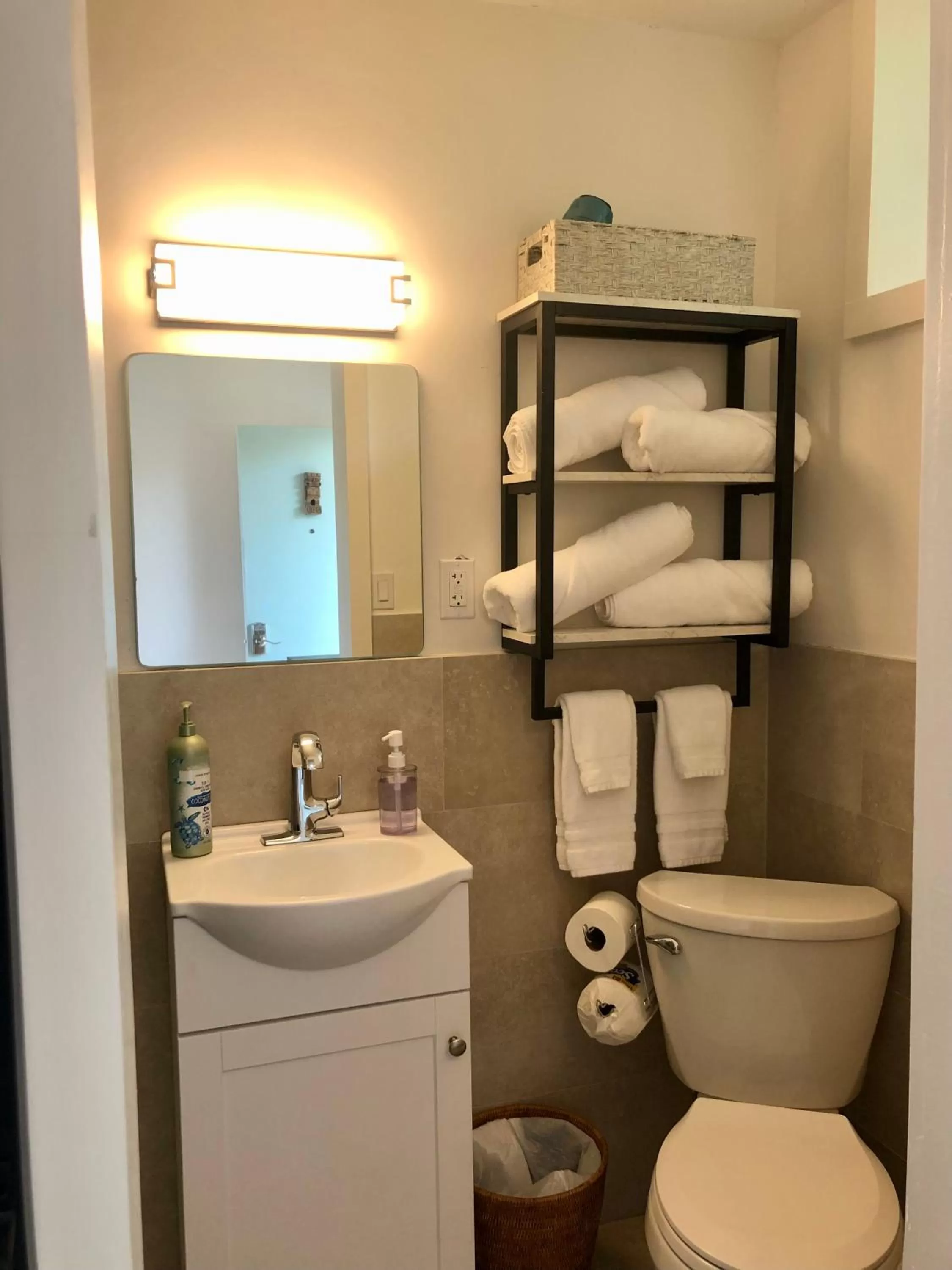 Bathroom in Kona Tiki Hotel - No Resort Fees