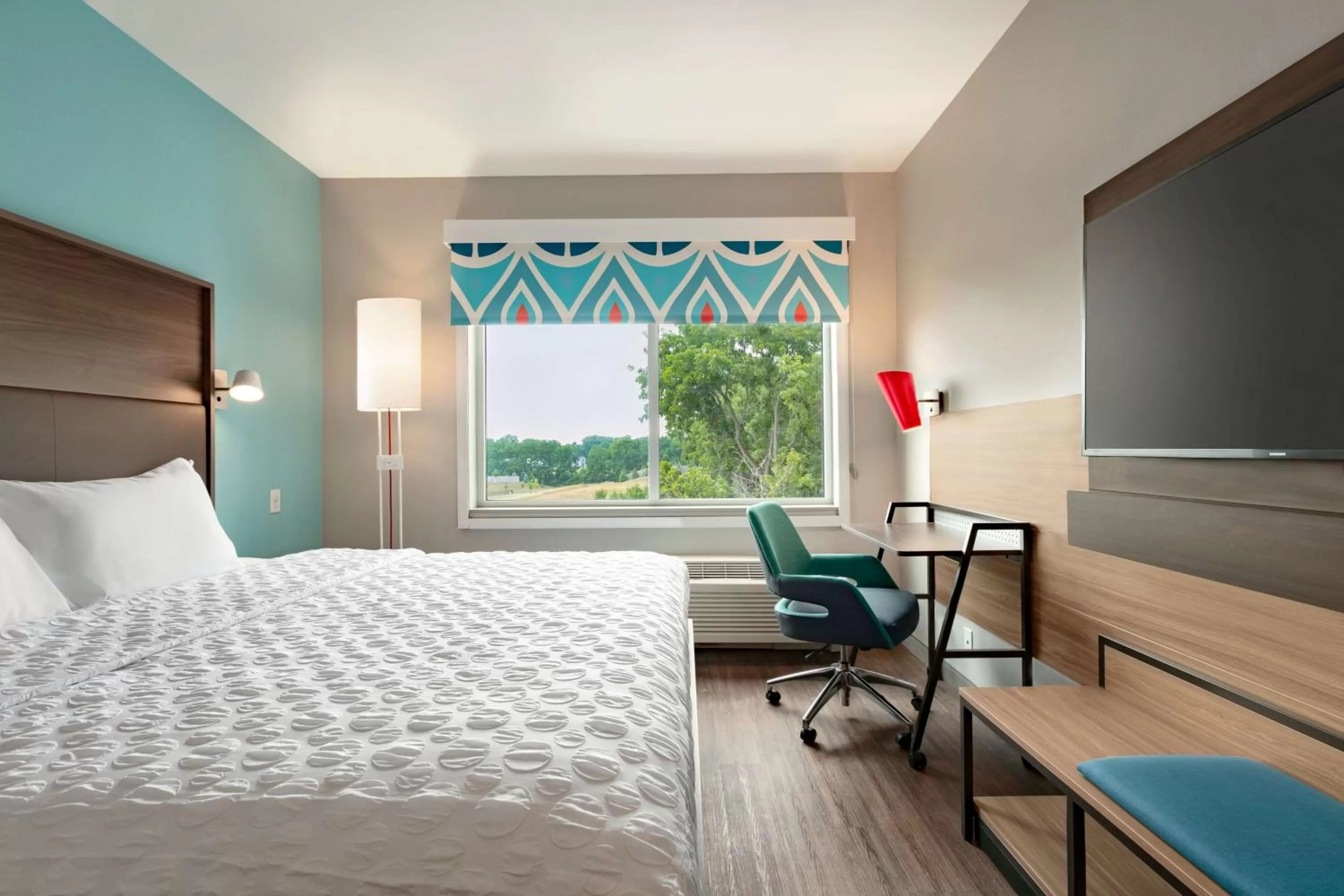 Bedroom, Bed in Tru By Hilton Easton