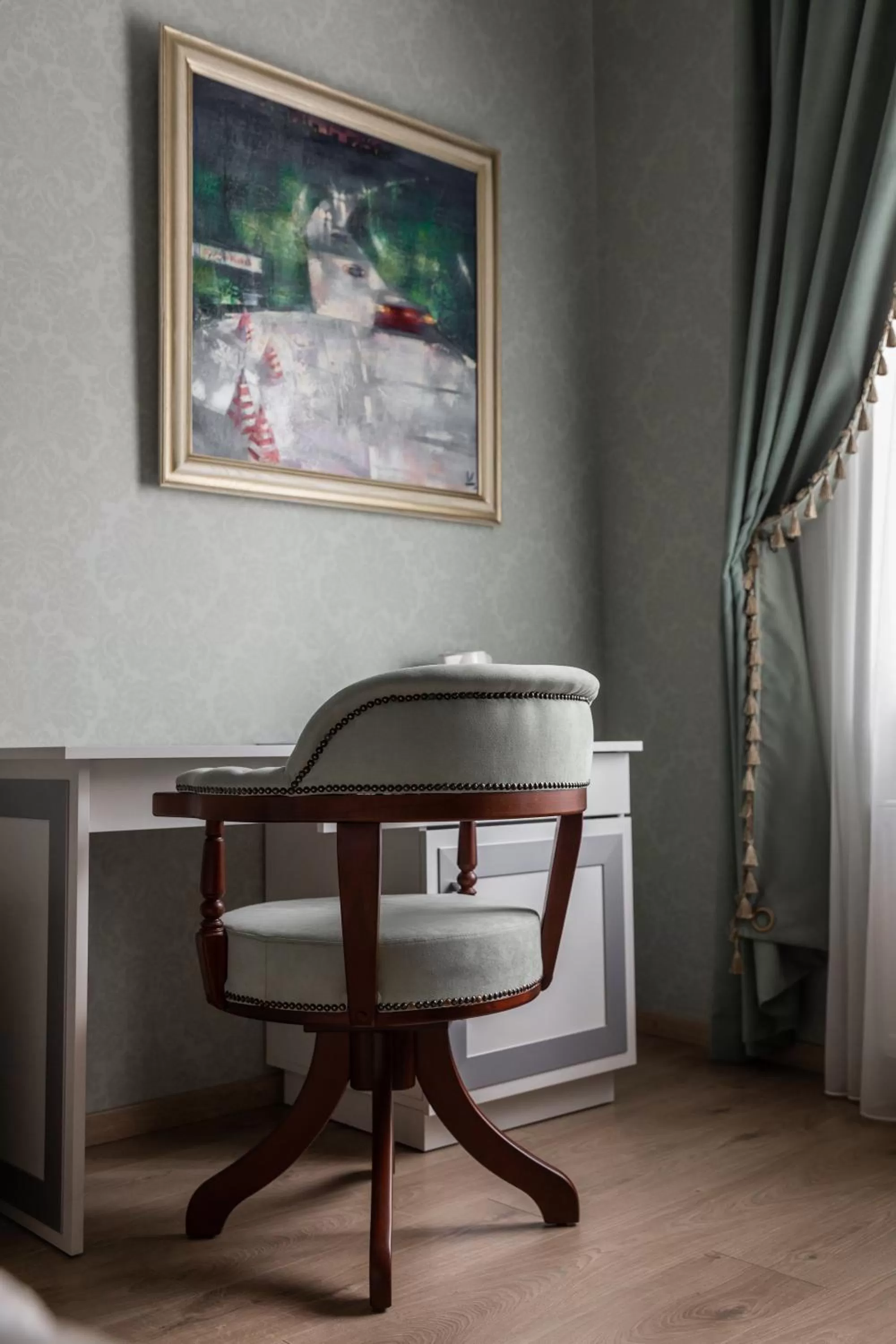 Photo of the whole room, Dining Area in Hotel "Mandarin Clubhouse"