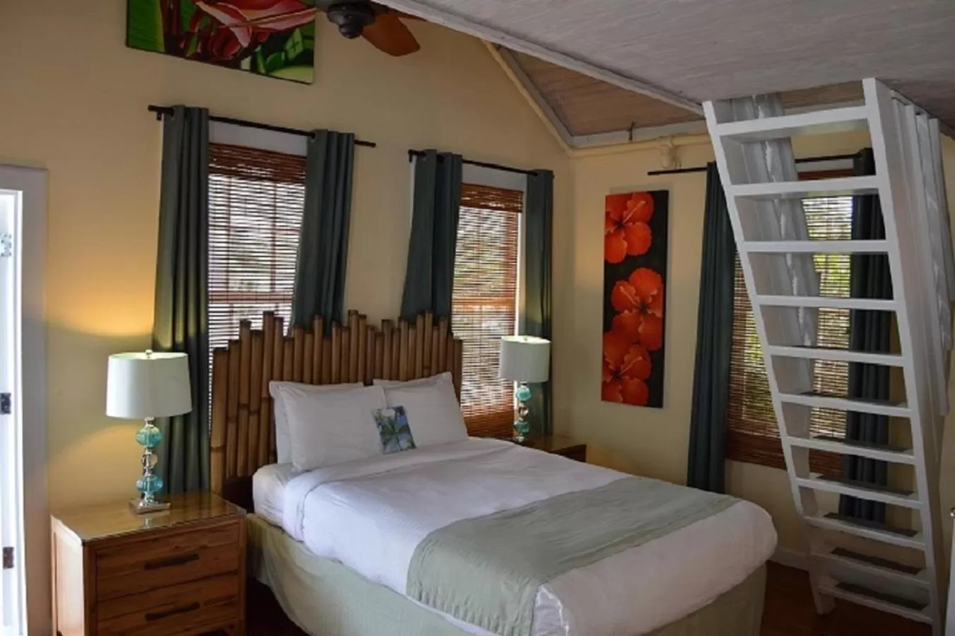 Bedroom, Bed in Douglas House