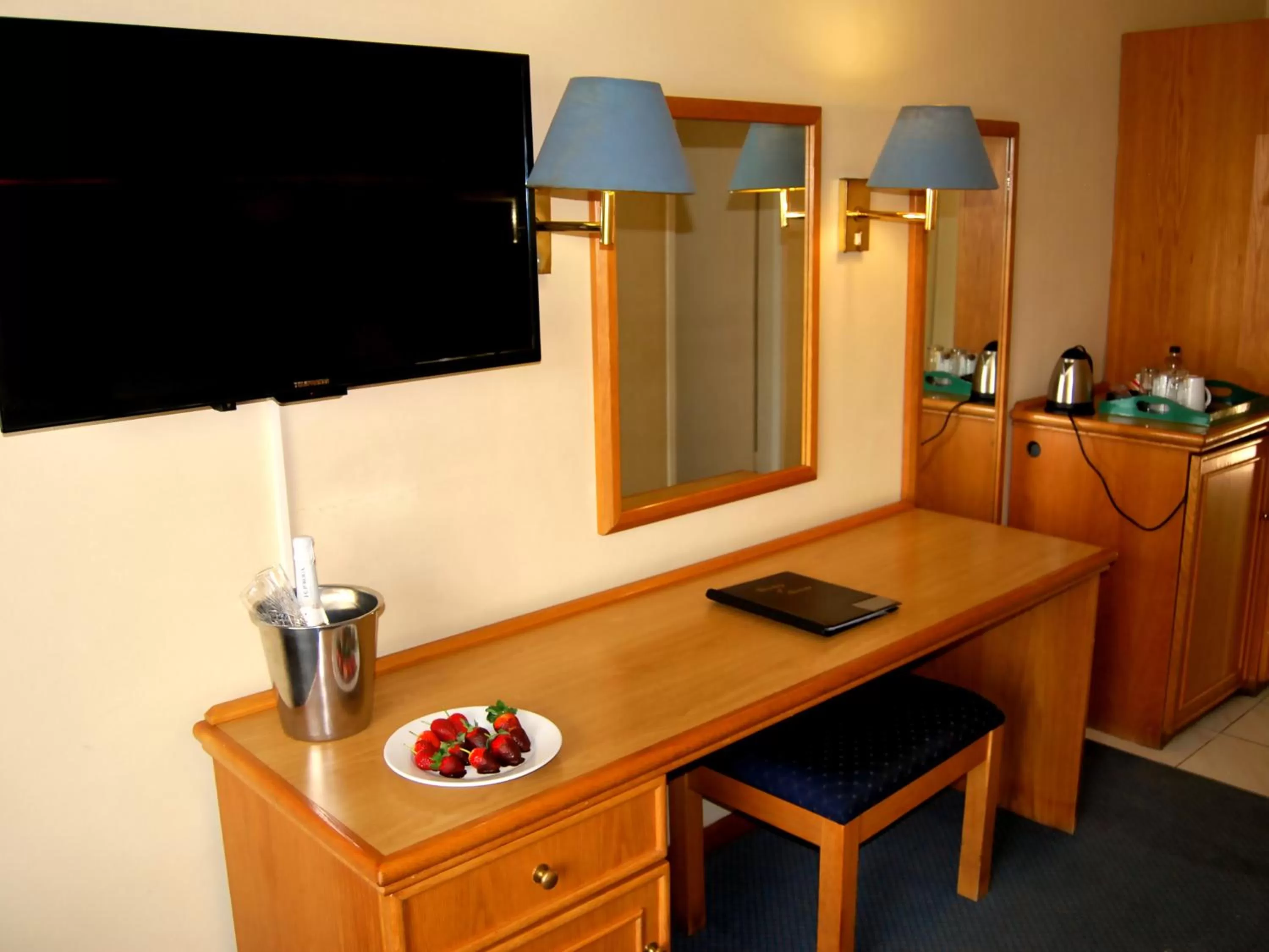 Coffee/tea facilities in Safari Hotel & Convention Centre