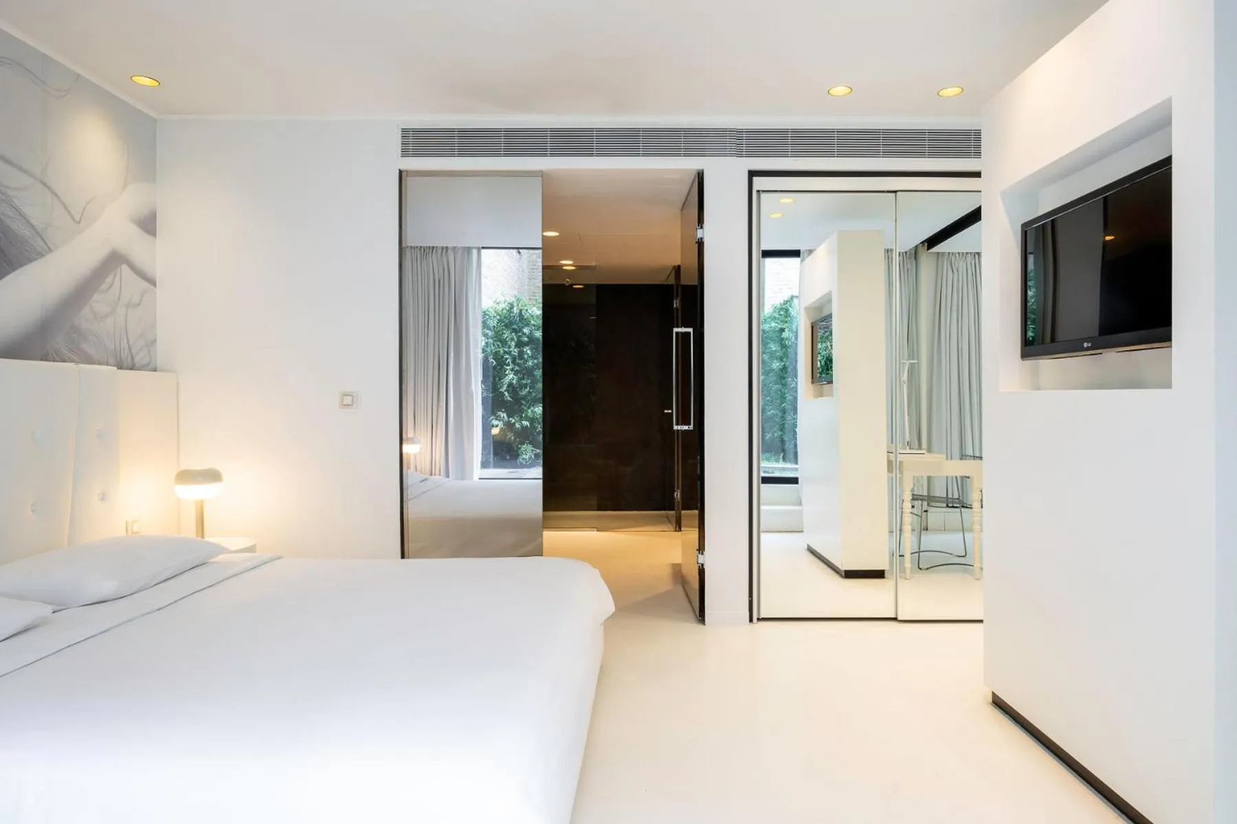 Bed in B-aparthotel Regent