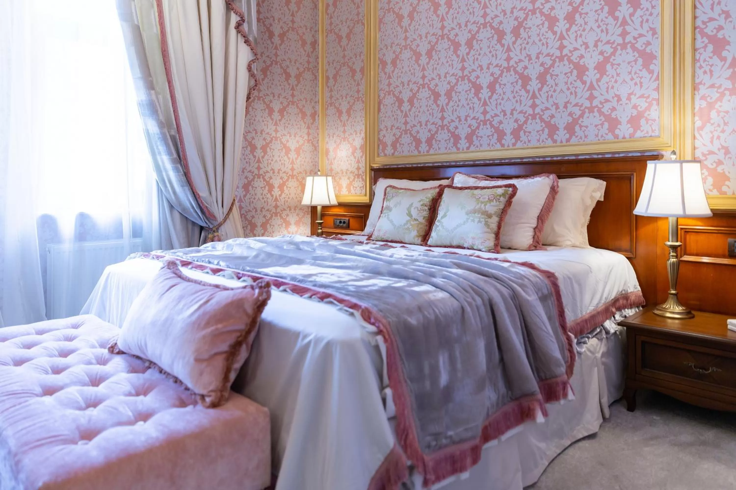 Photo of the whole room, Bed in Suter Palace Heritage Boutique Hotel