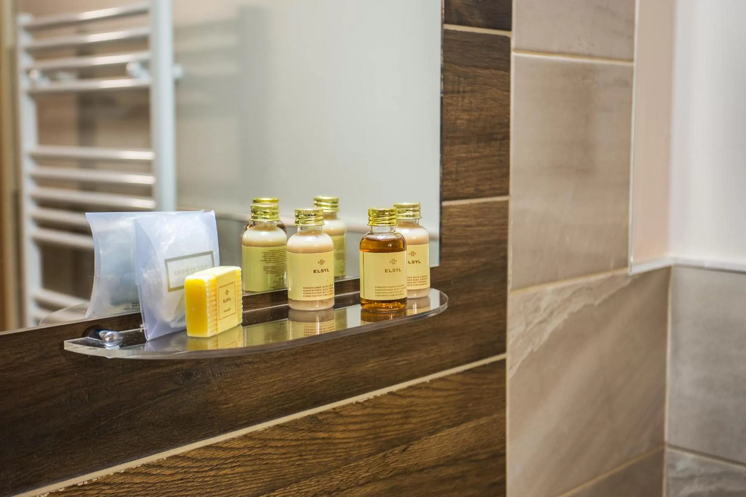 Bathroom in The Duke of Edinburgh Hotel & Bar