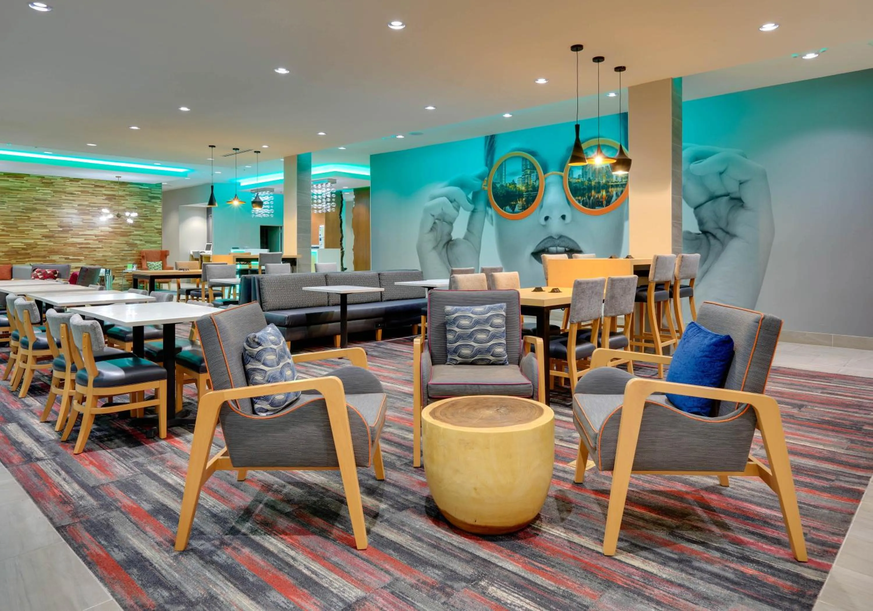 Lobby or reception in La Quinta Inn & Suites by Wyndham Lakeway