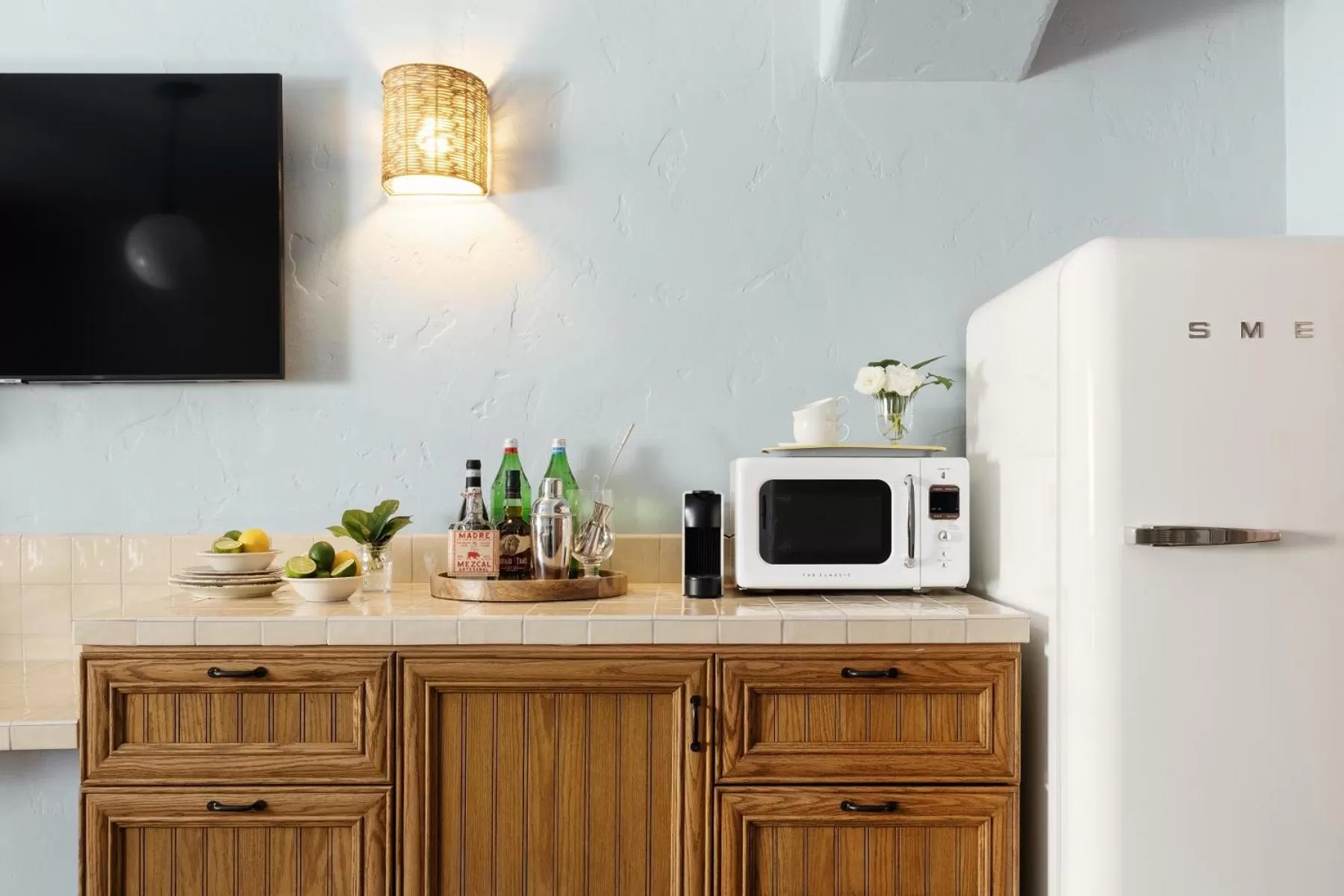 TV and multimedia in Palihouse Santa Barbara