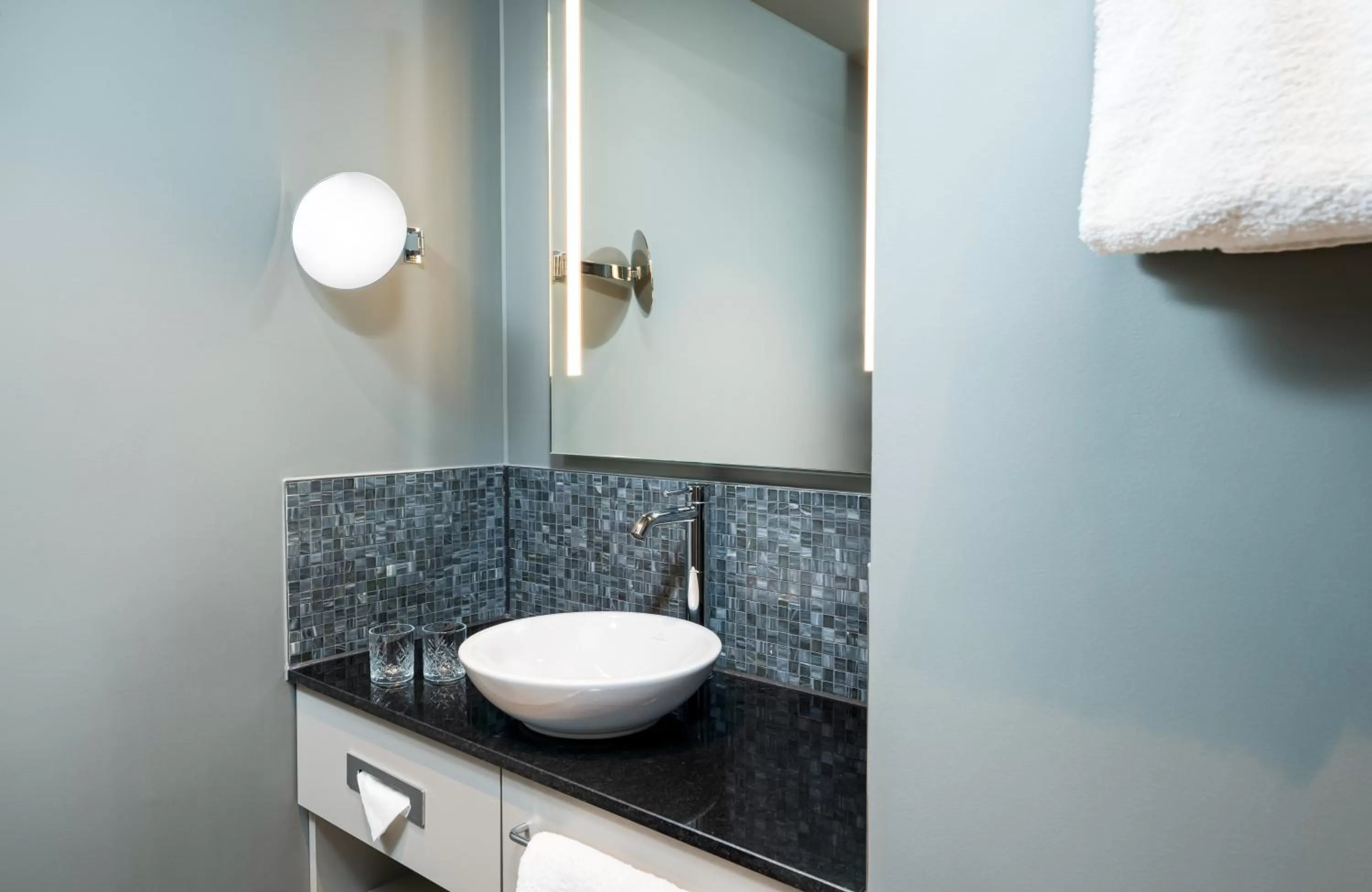 Bathroom in Leonardo Royal Hotel Cologne Bonn Airport