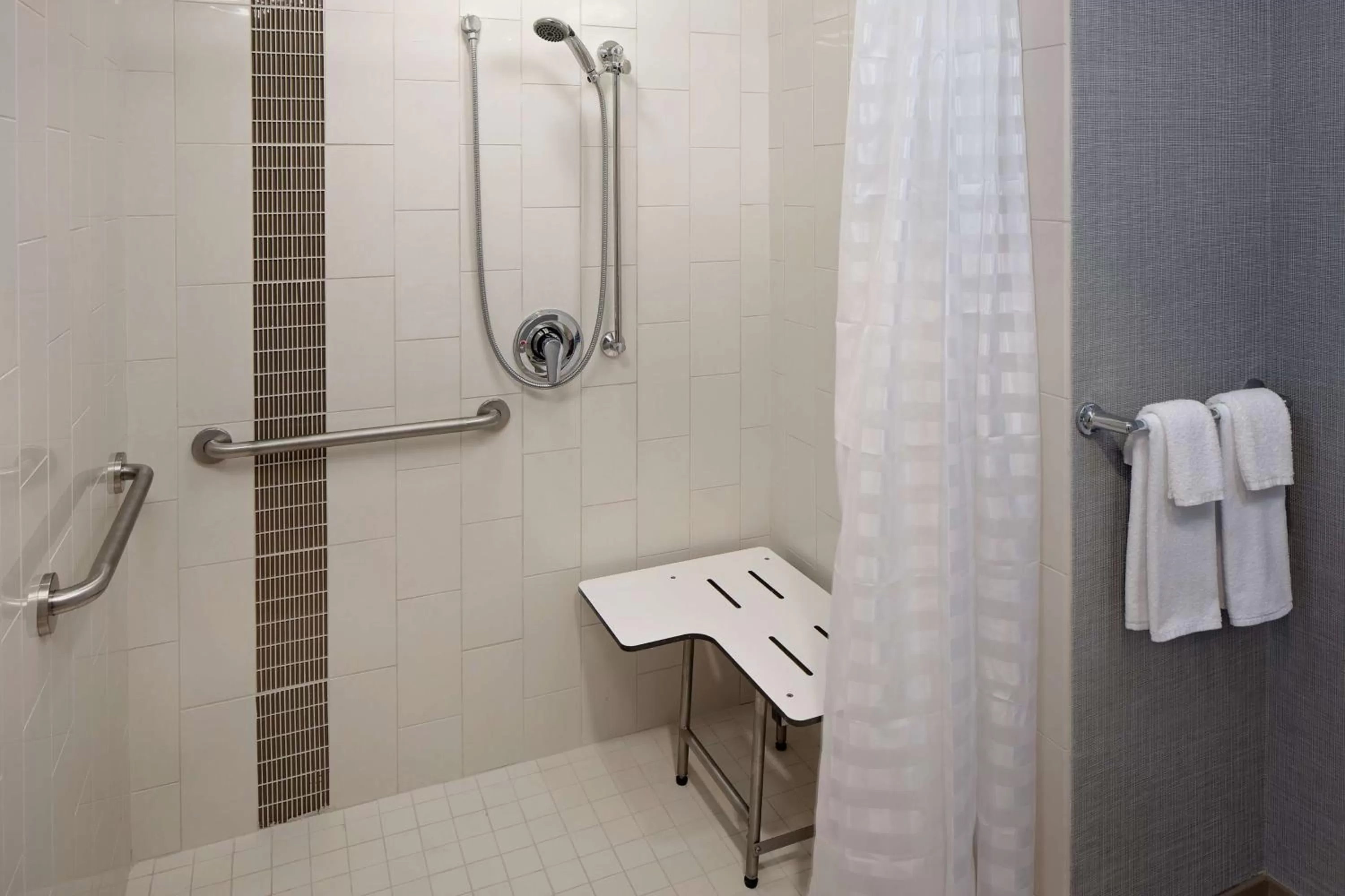 Bathroom in Hyatt Place Glendale/Los Angeles