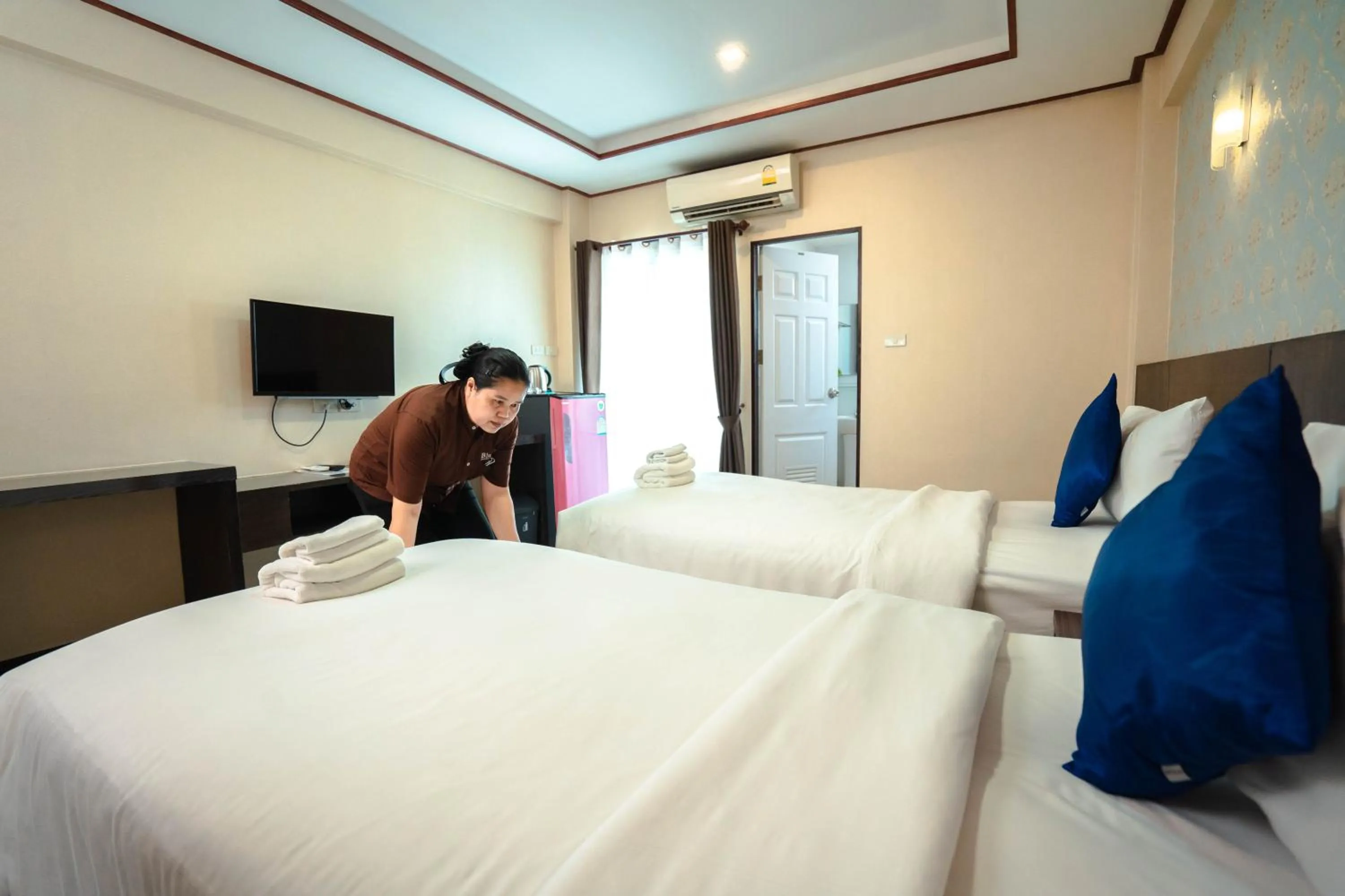 Staff, Bed in Blue Sky Residence Airport