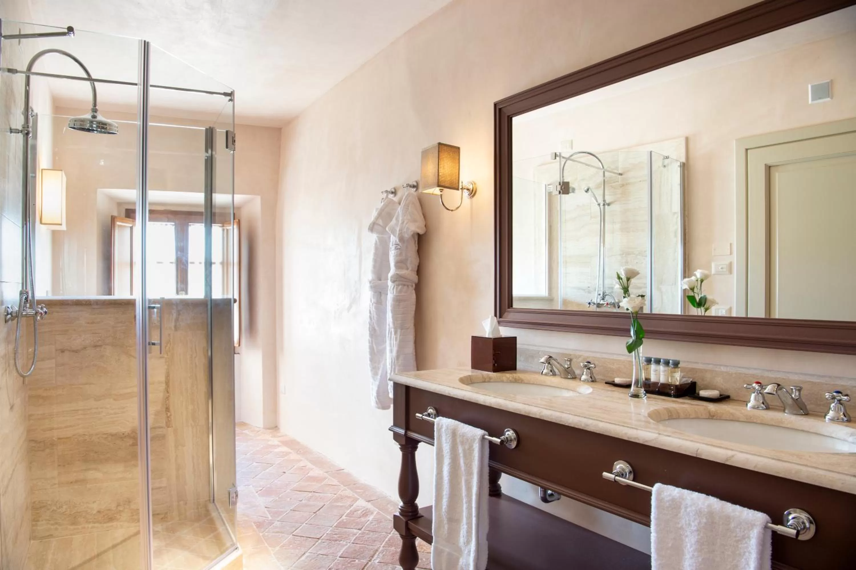 Bathroom in Viesca Toscana Suites & Villas