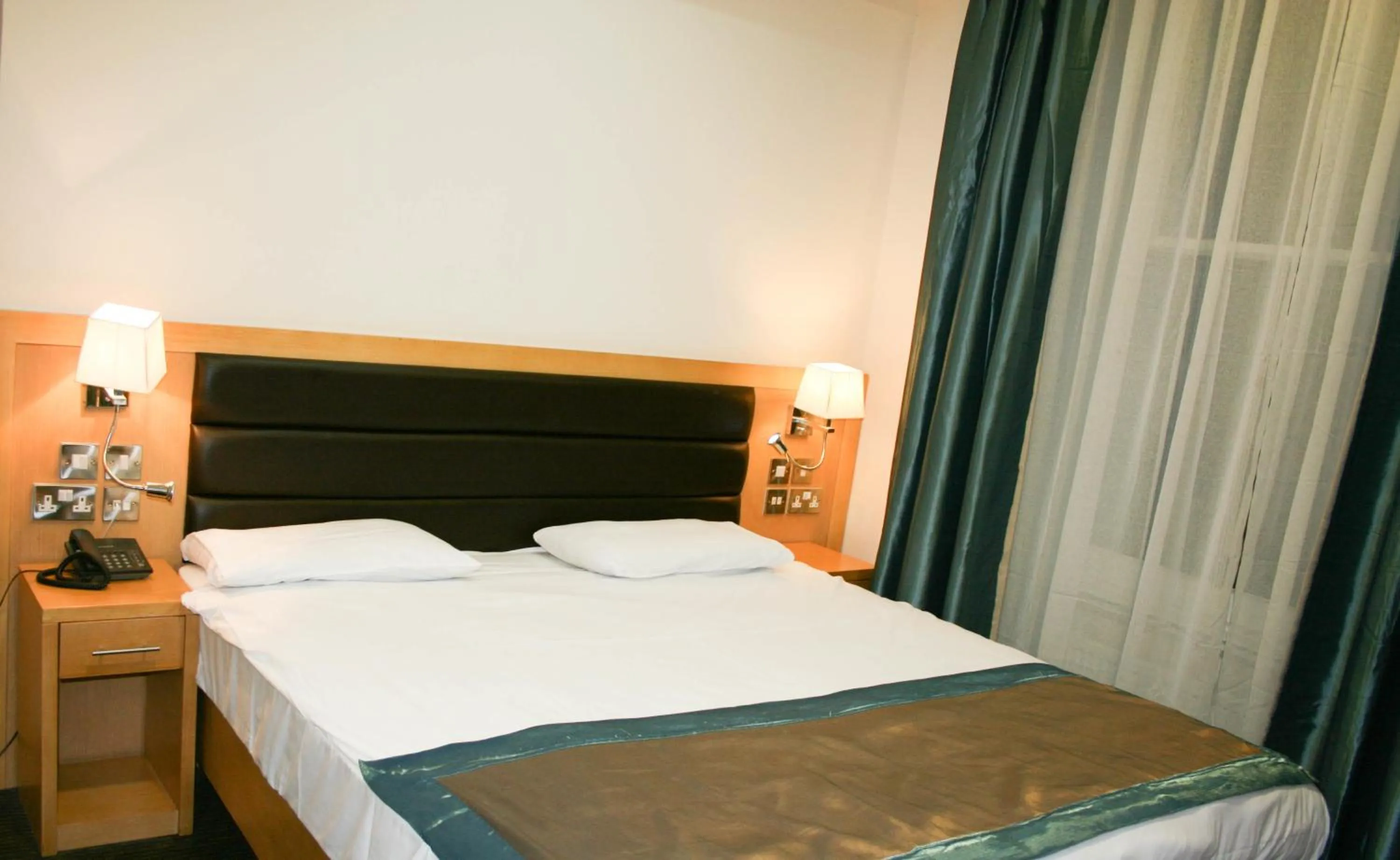 Economy Double Room in Cromwell Hotel