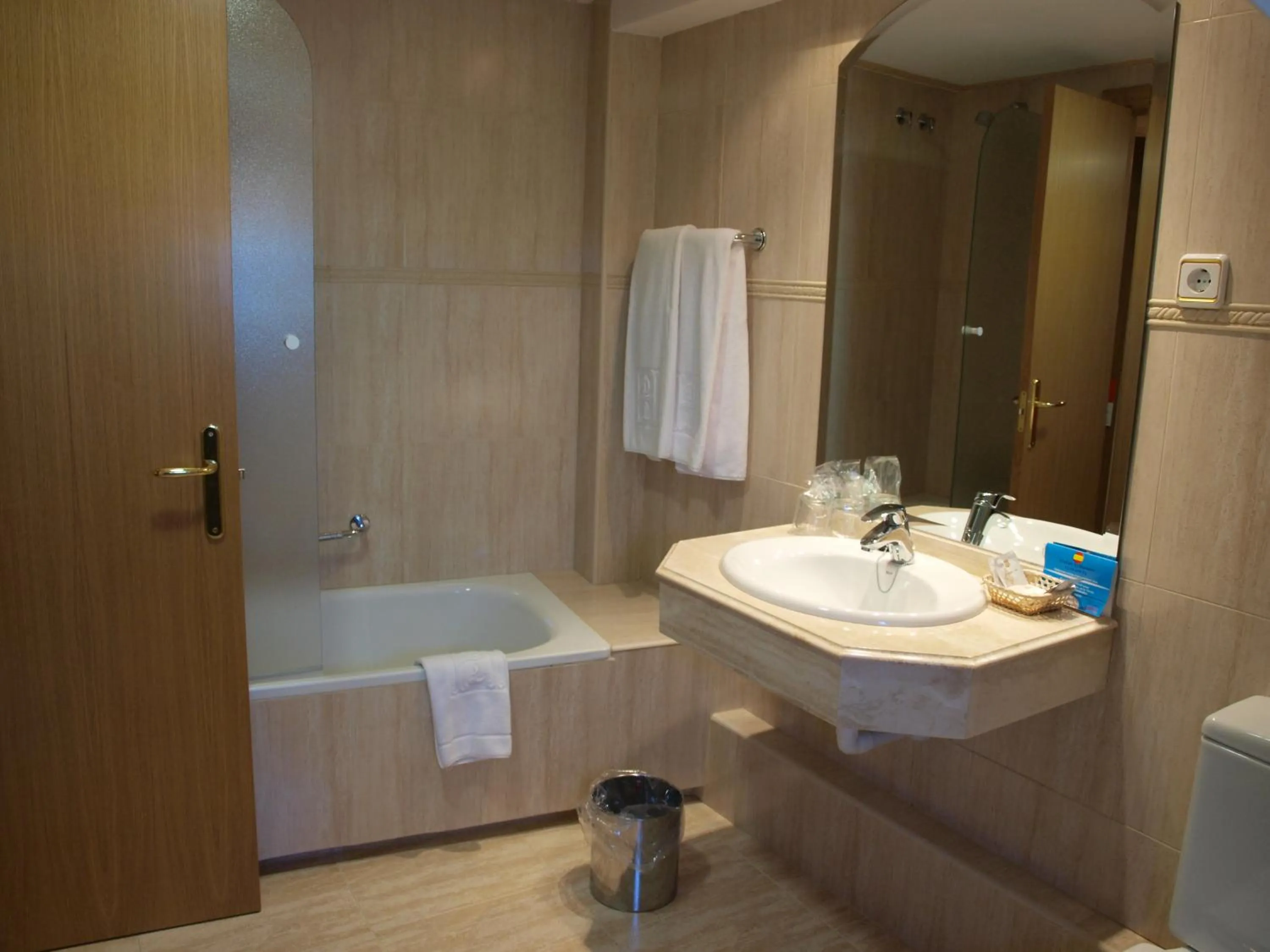 Bathroom in Hotel Don Luis