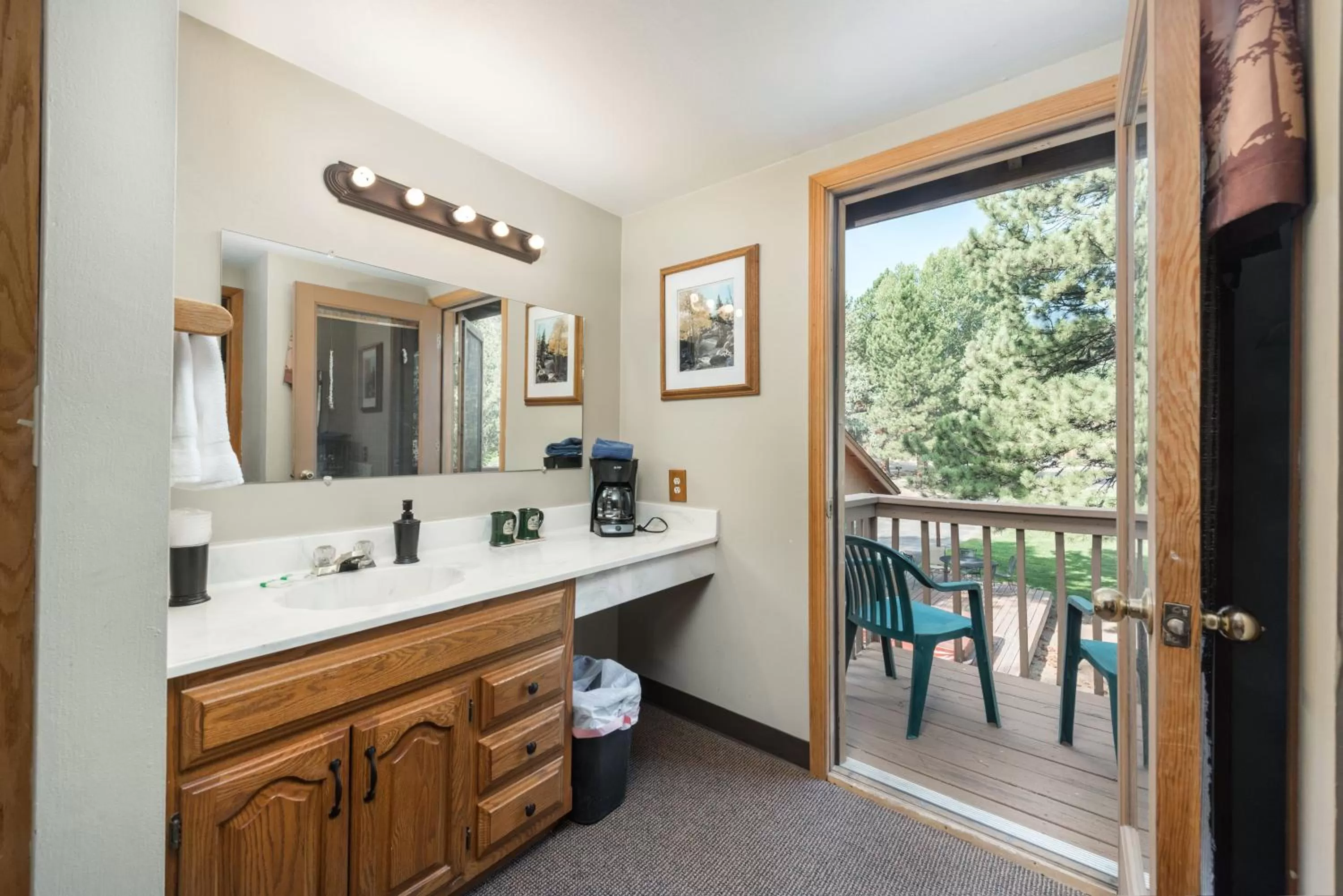 4 Seasons Inn on Fall River