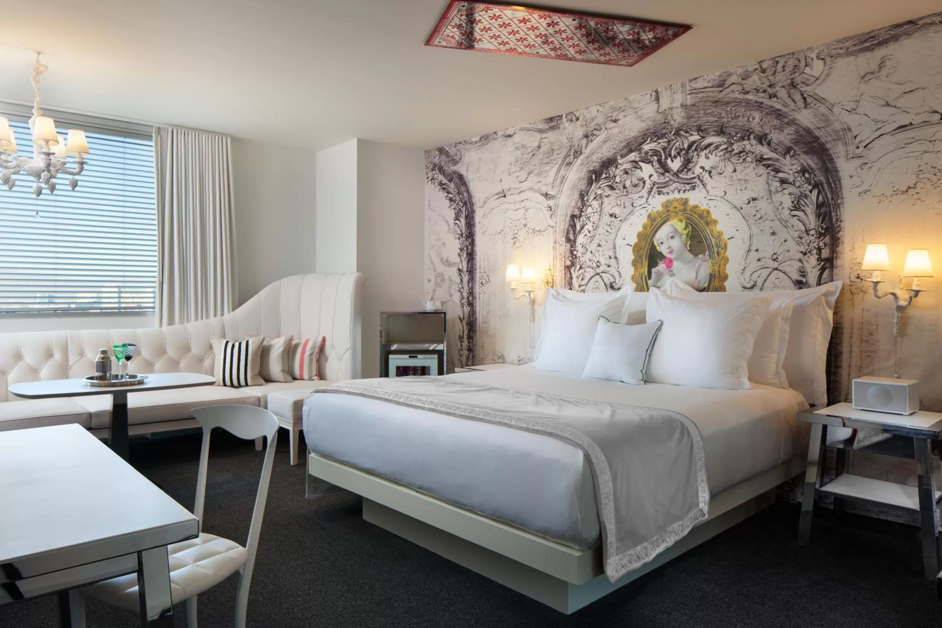 Photo of the whole room, Bed in SAHARA Las Vegas