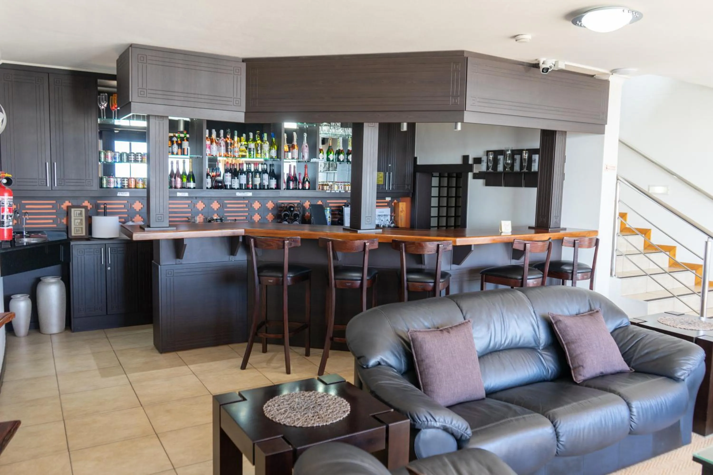 Communal lounge/ TV room in Bar-t-nique Guest House