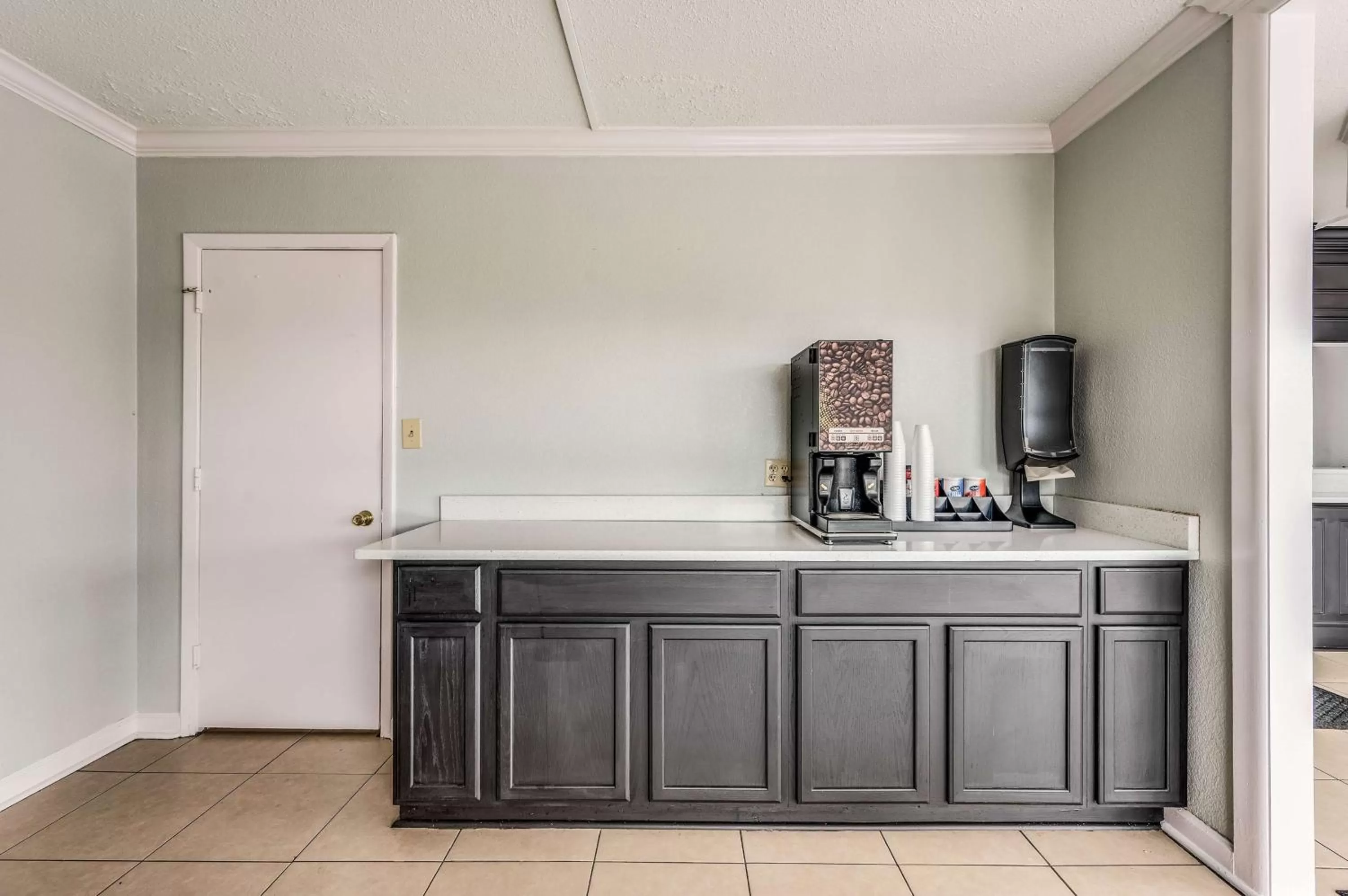 Coffee/tea facilities in Motel 6-Tupelo, MS - Downtown