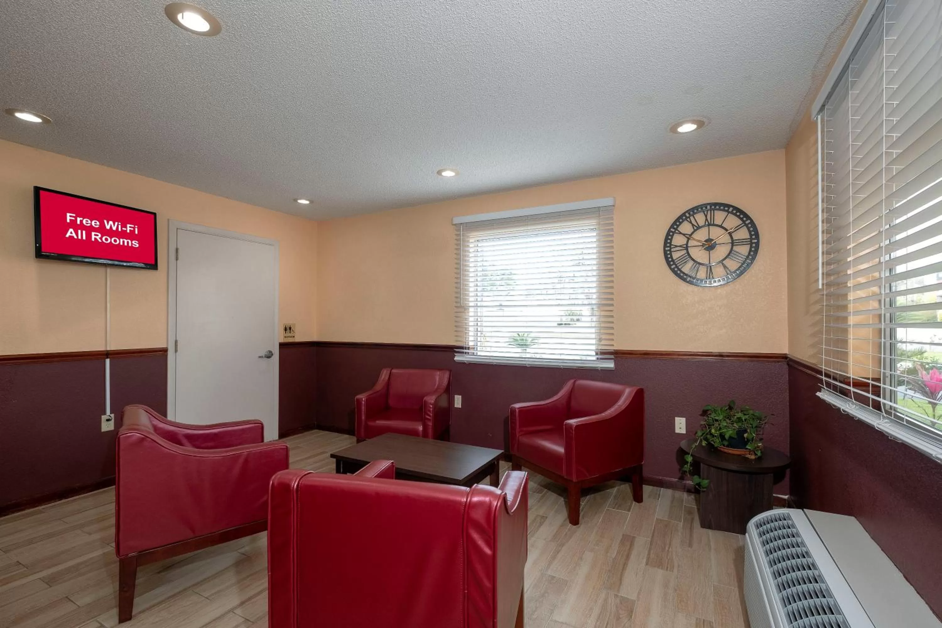 Lobby or reception in Red Roof Inn Valdosta - University