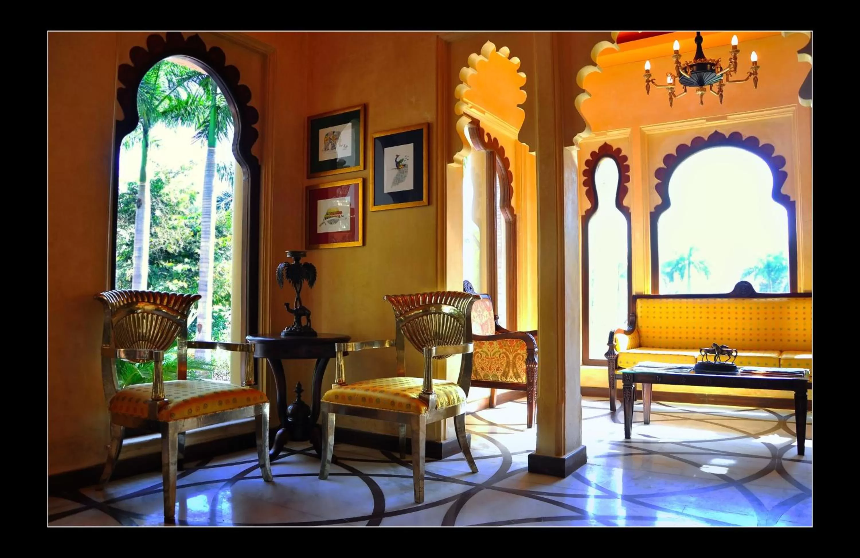 Lounge or bar in jüSTa Rajputana Resort & Convention Centre, Udaipur