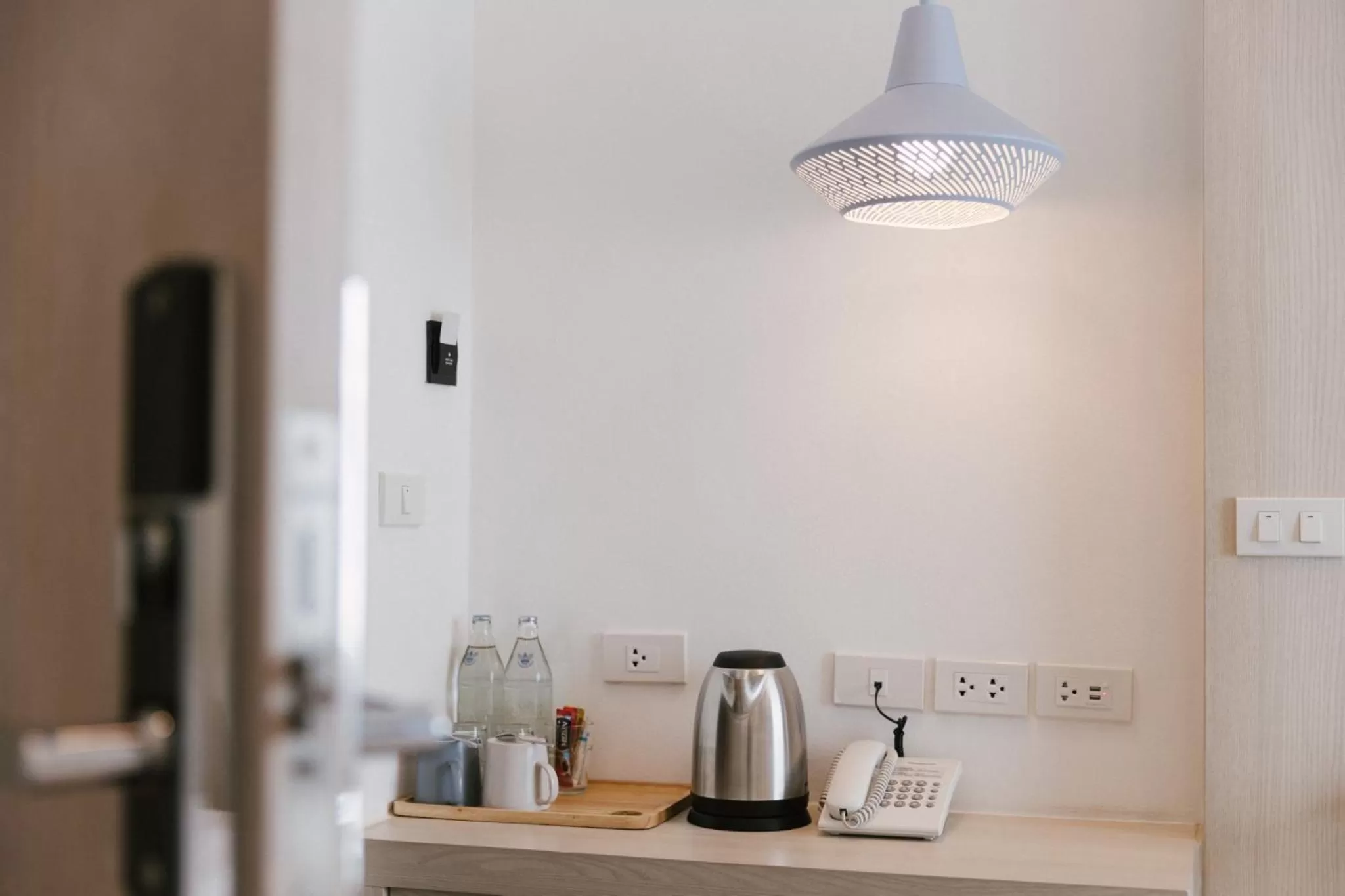 Coffee/tea facilities in Nappiness Hotel