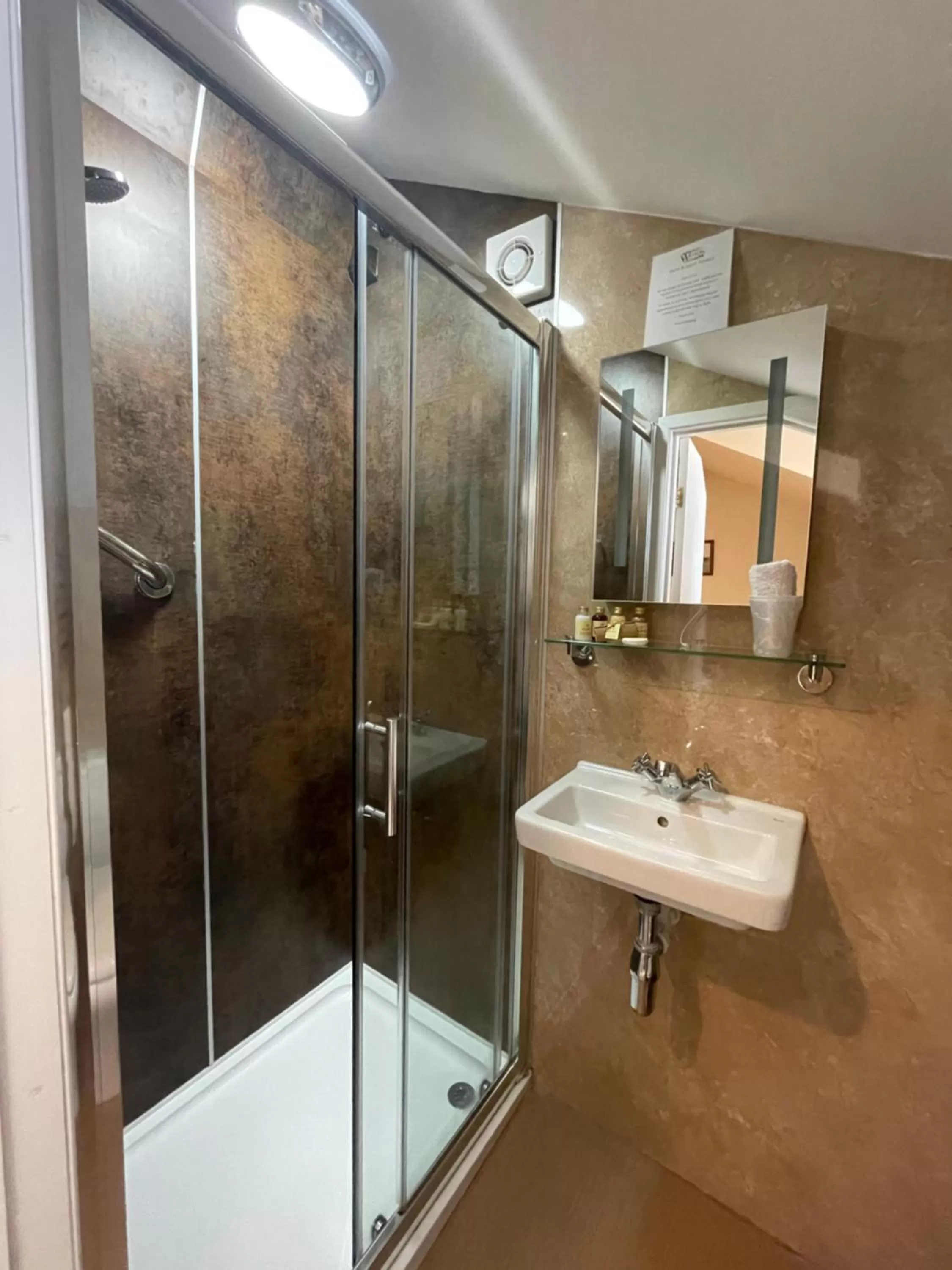 Shower in Weston Hotel