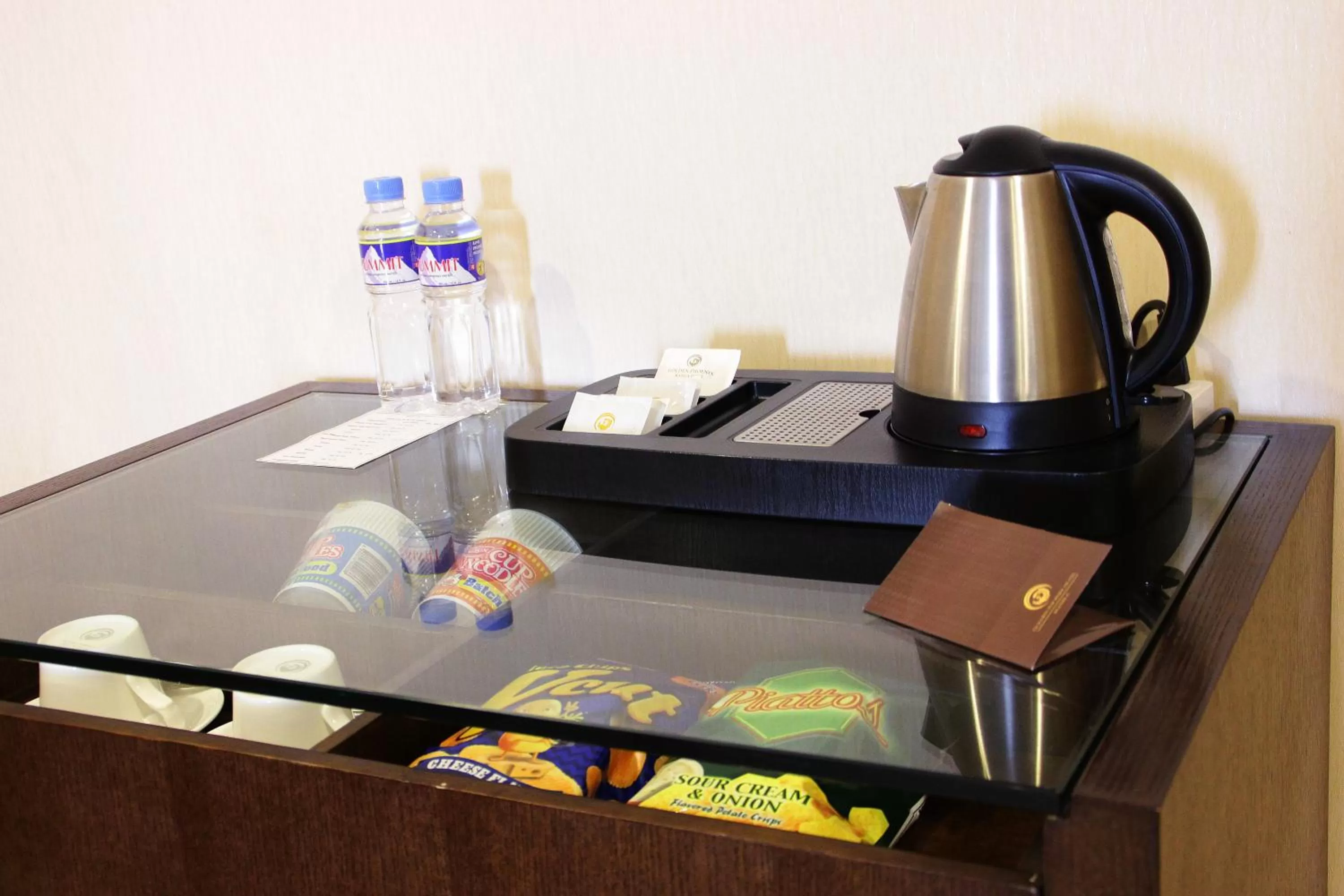 Coffee/tea facilities in Golden Phoenix Hotel - Manila