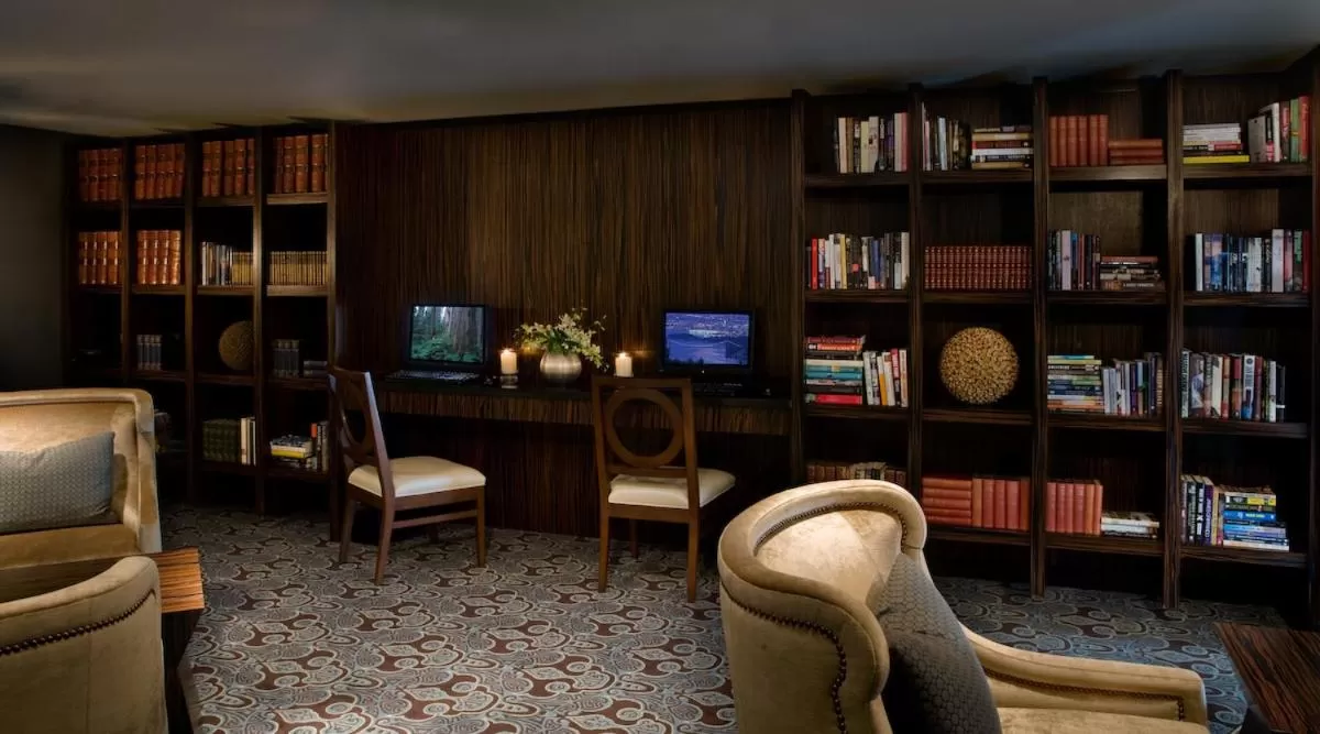 Library in L'Hermitage Hotel