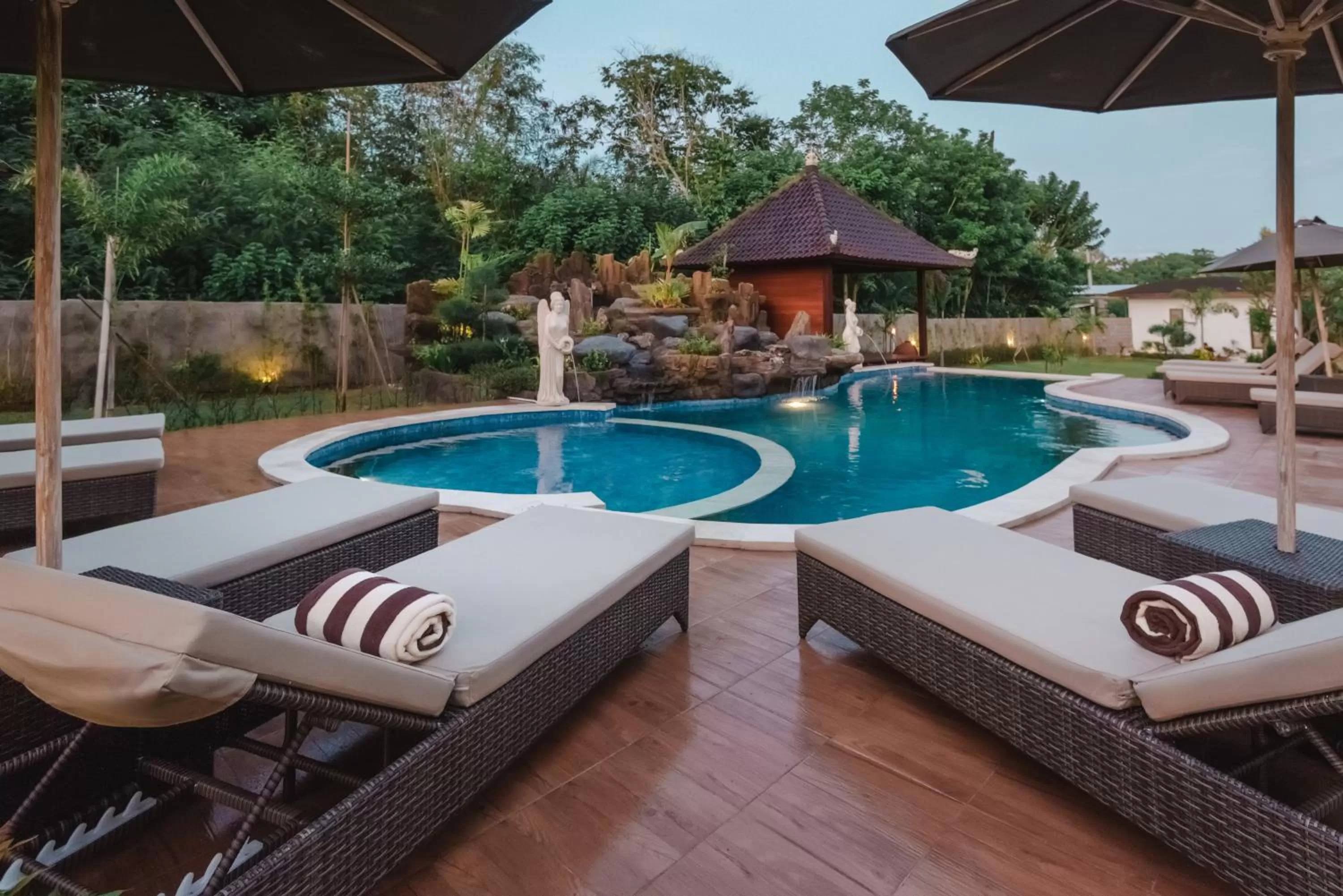 Swimming pool in Mamamia Island Villa