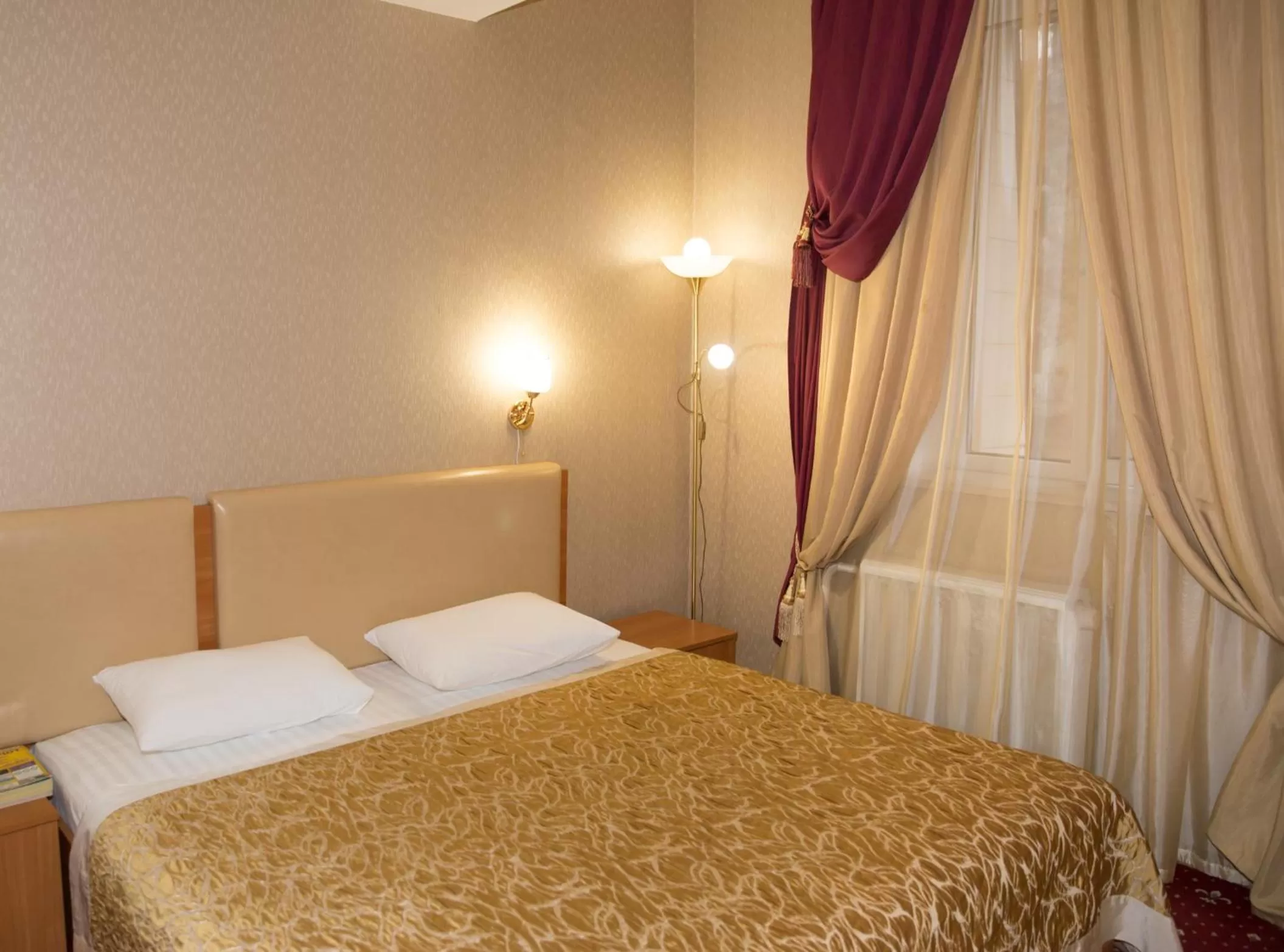 Bed in Lermontovskiy Hotel