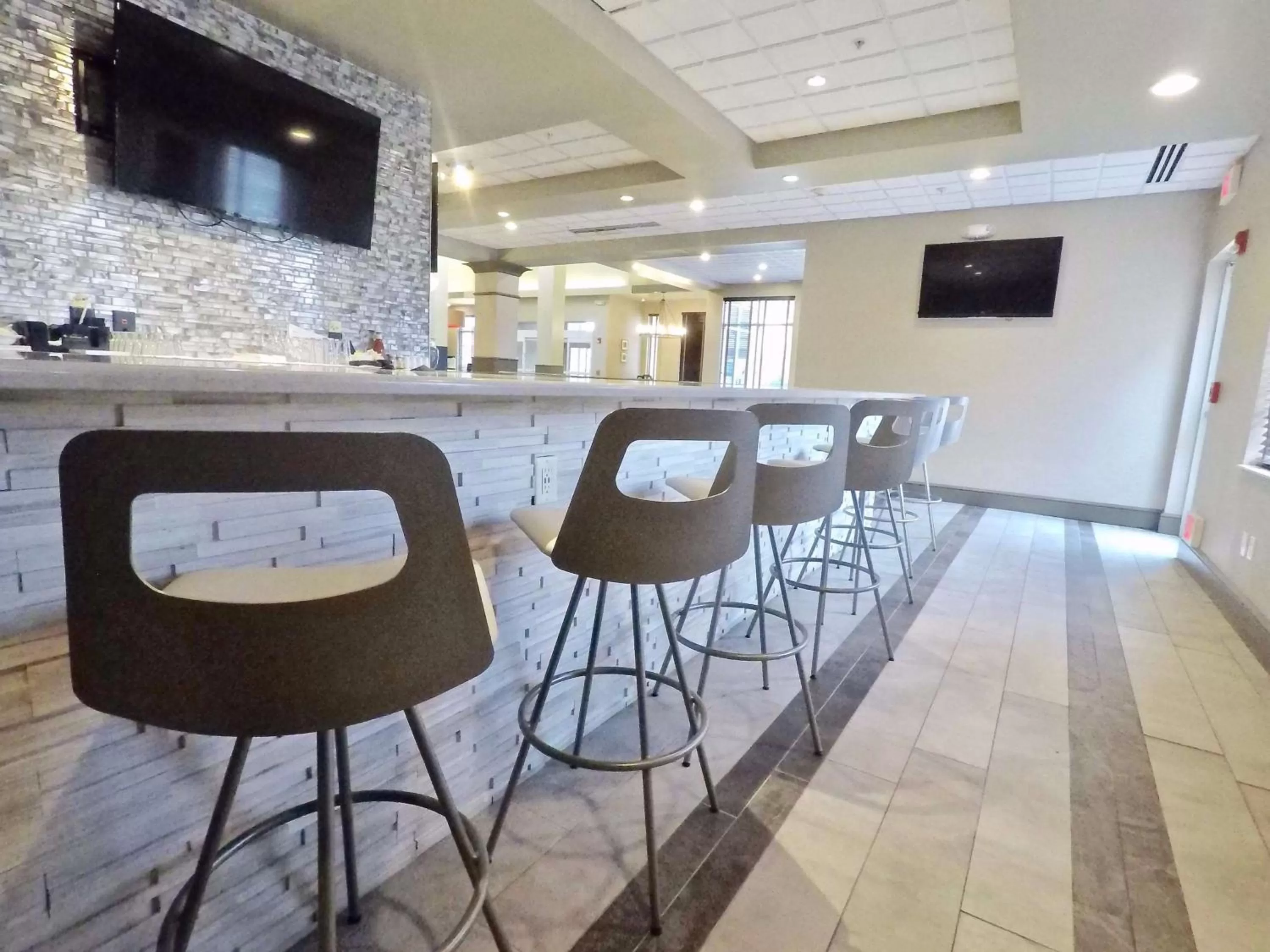 Lounge or bar in Hilton Garden Inn West Des Moines