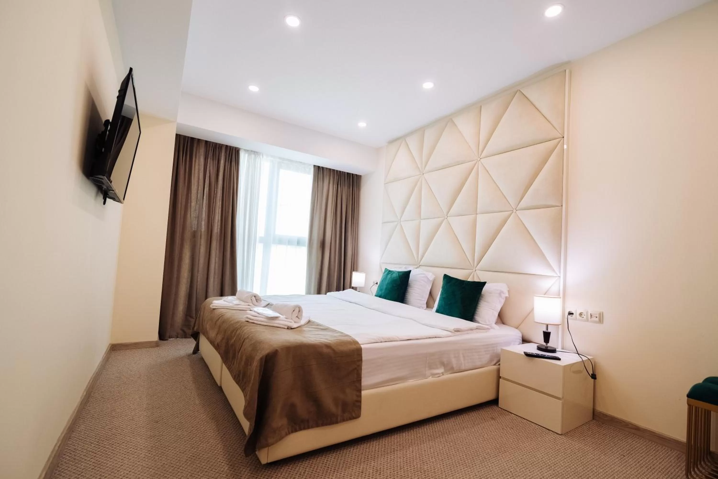 Bed in Royal Plaza Hotel