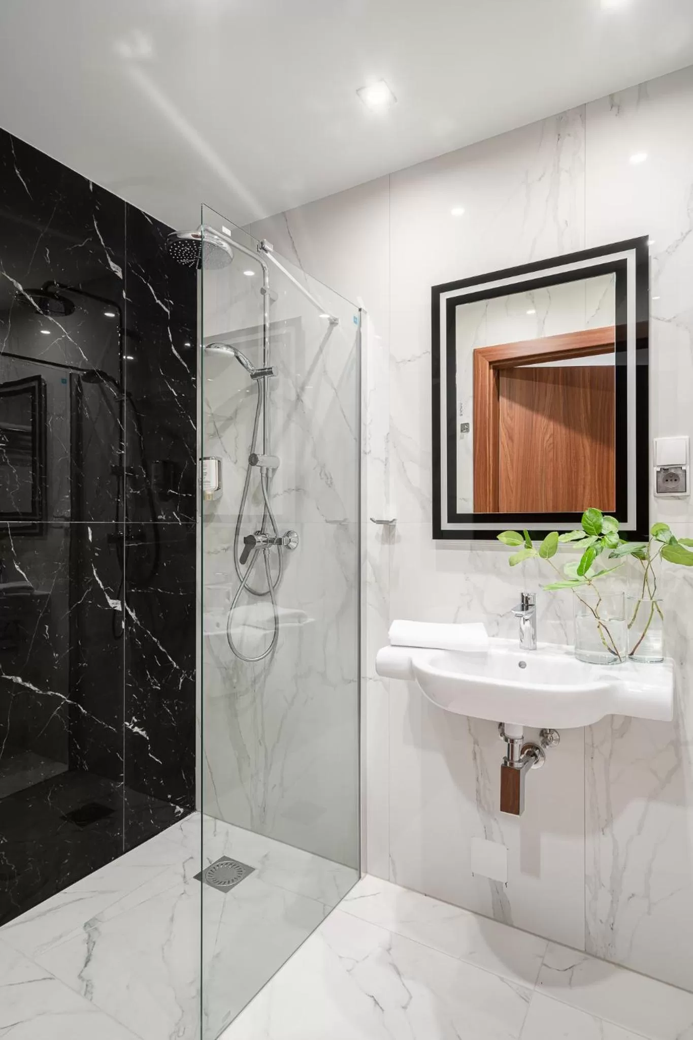 Shower in Hotel Jazz Market Square Wroclaw