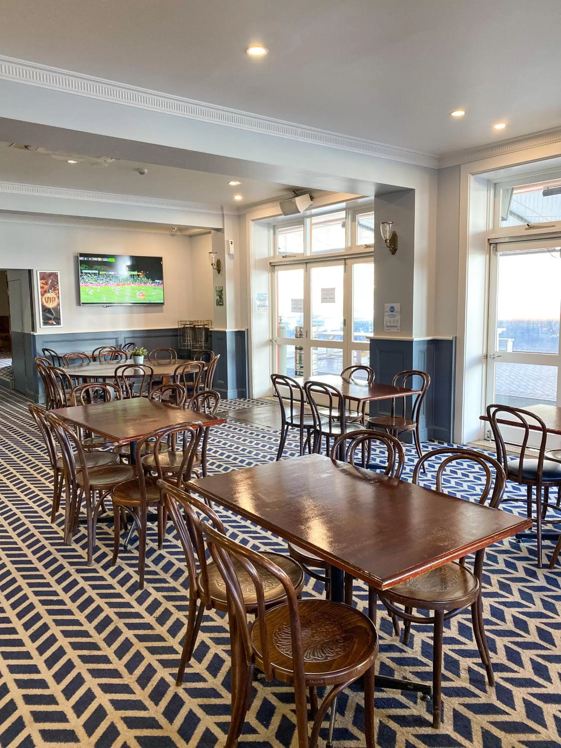 Restaurant/places to eat in Romano's Hotel & Suites Wagga Wagga