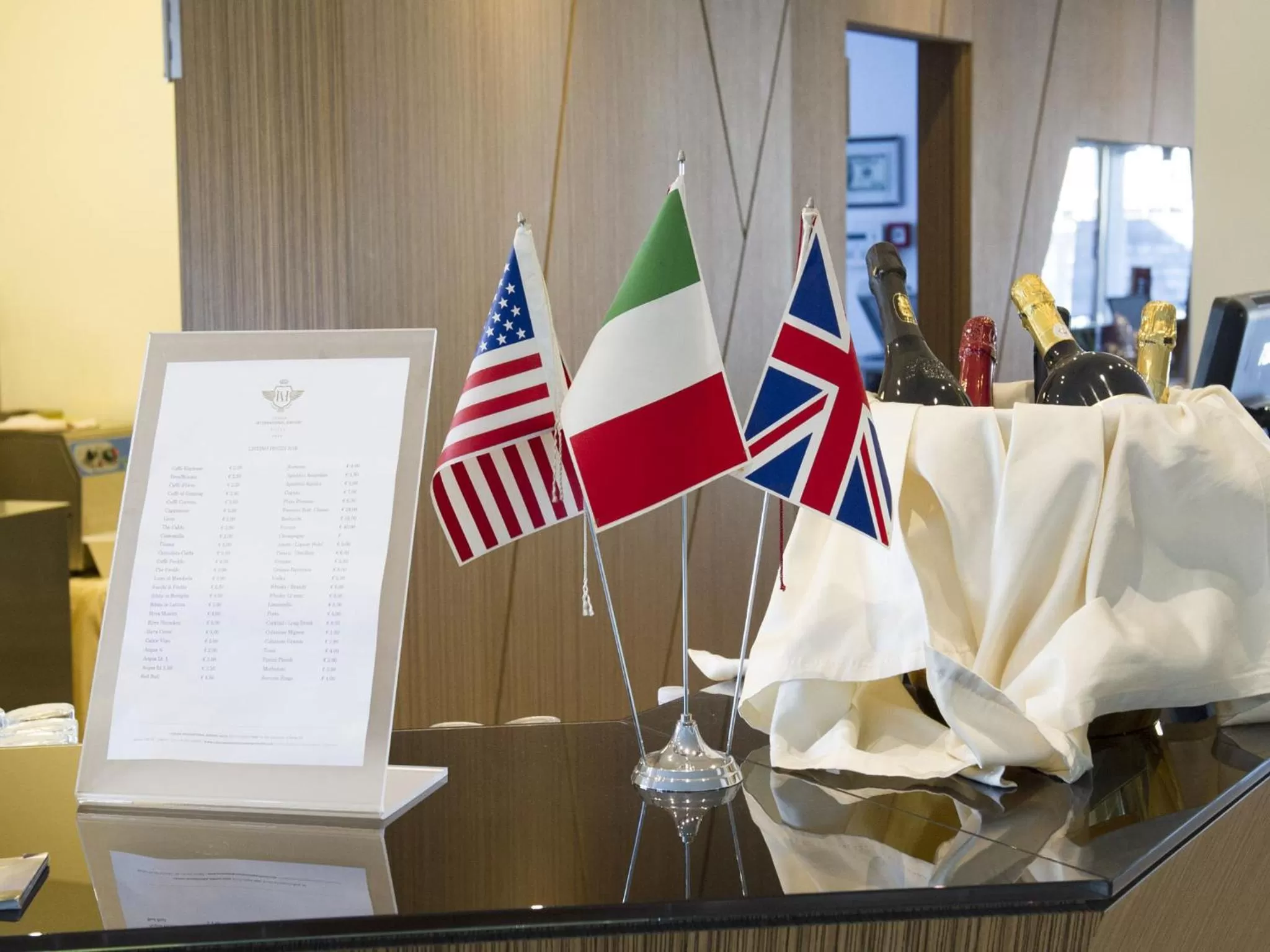 Communal lounge/ TV room in Catania International Airport Hotel