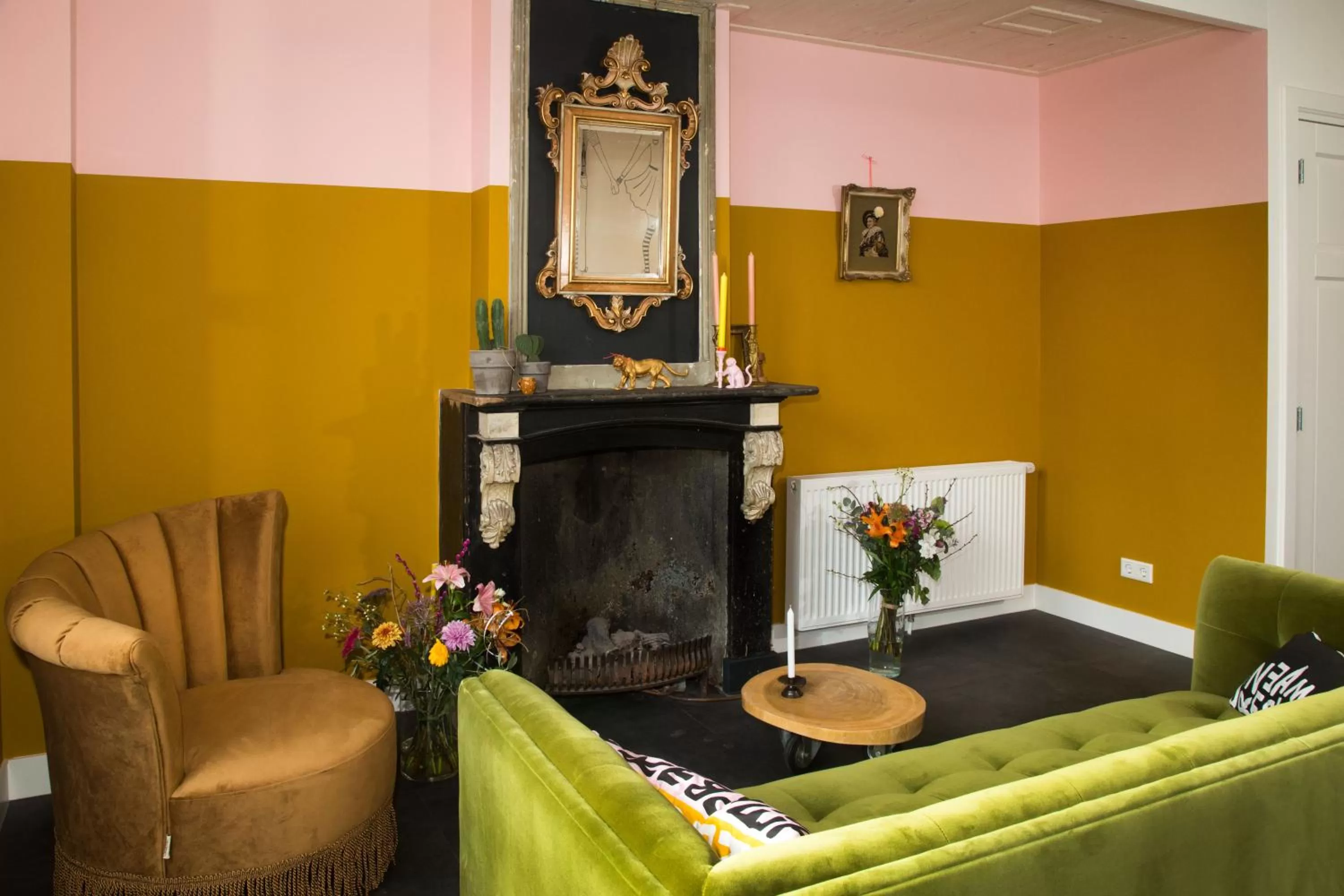 Communal lounge/ TV room in Herberg Swaen aan de Brink