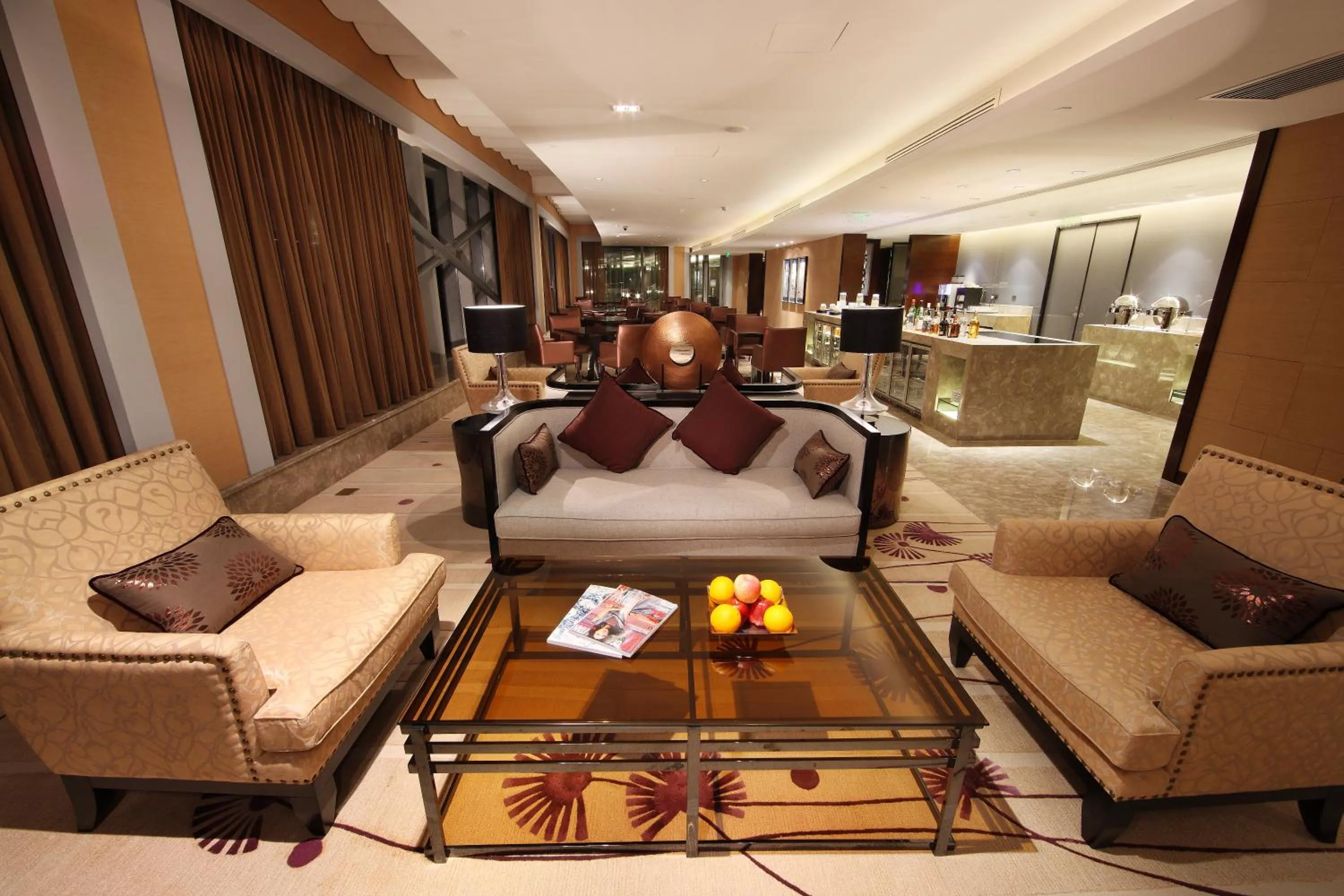 Lounge or bar in Crowne Plaza Huizhou by IHG
