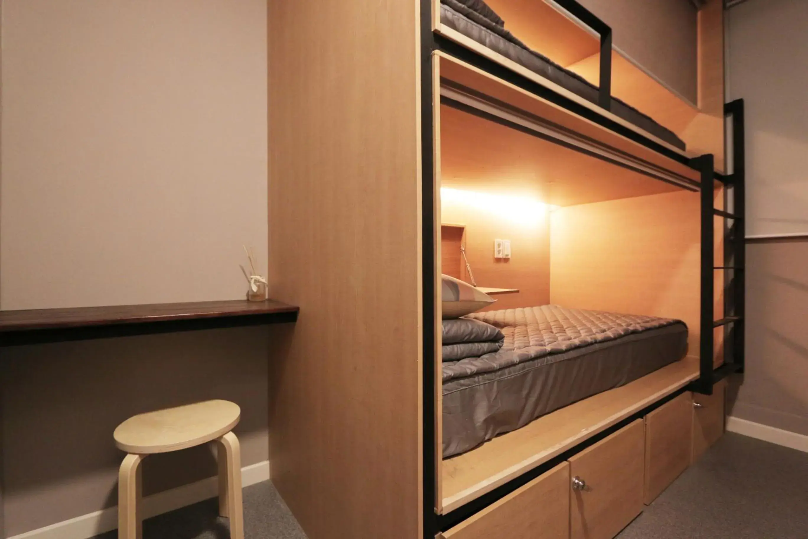 Bunk Bed Twin Room with Shared Bathroom in Blueboat Hostel Gyeongju Bunk Bed Twin Room with Shared Bathroom in Blueboat Hostel Gyeongju