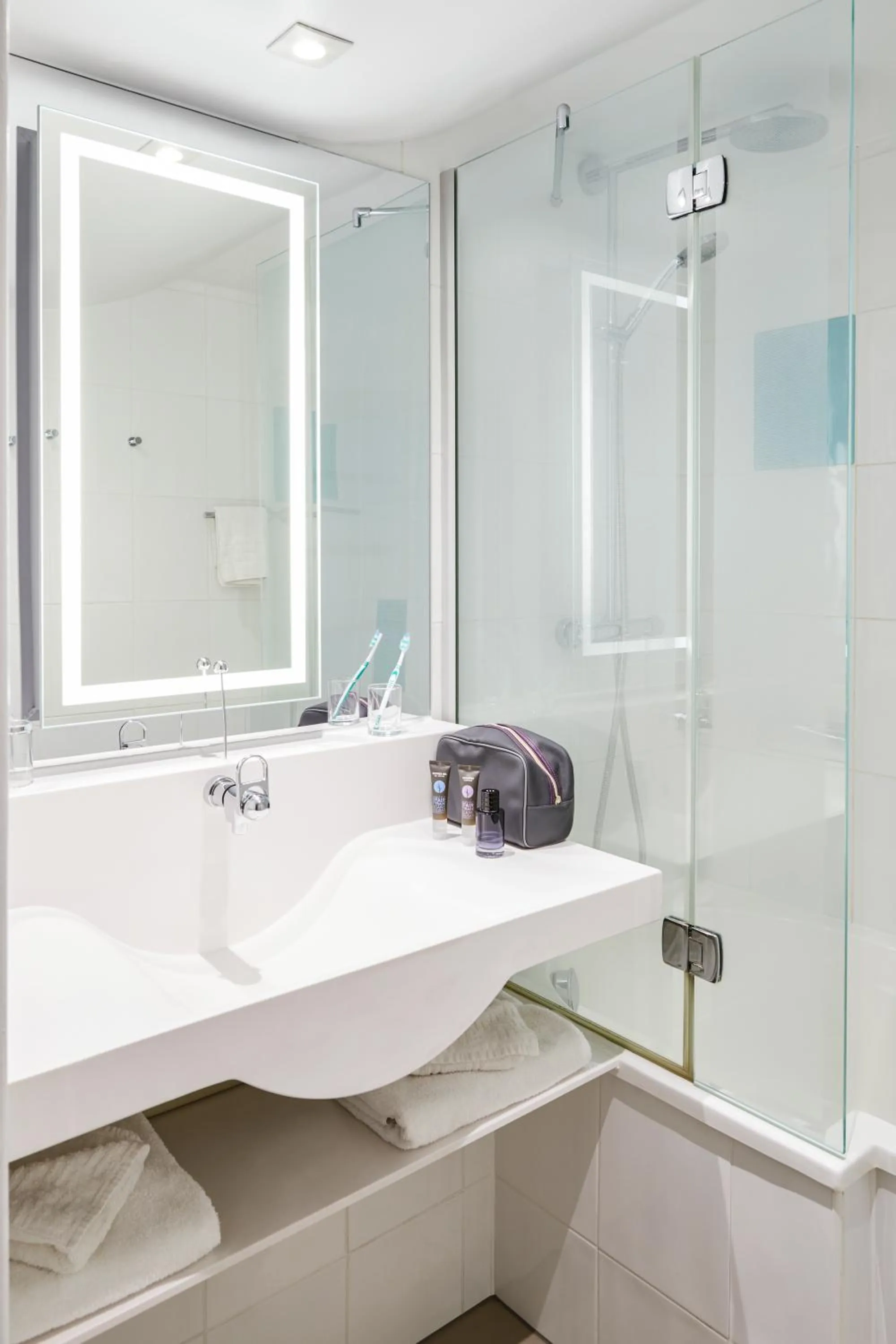 Bathroom in Novotel Birmingham Airport Terminal Building - NEC