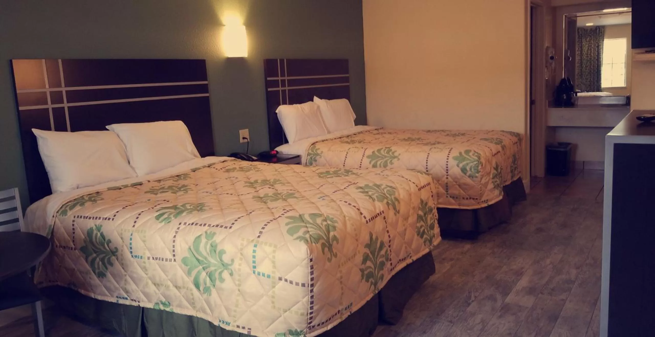 Bed in Oxford Inn and Suites Nasa