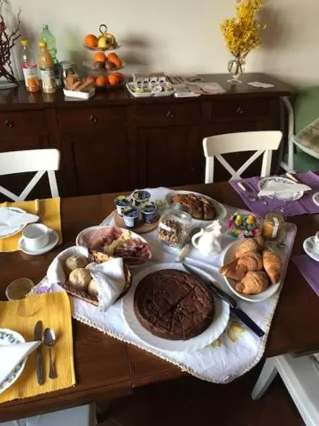 Breakfast in La Ghirlanda B&B