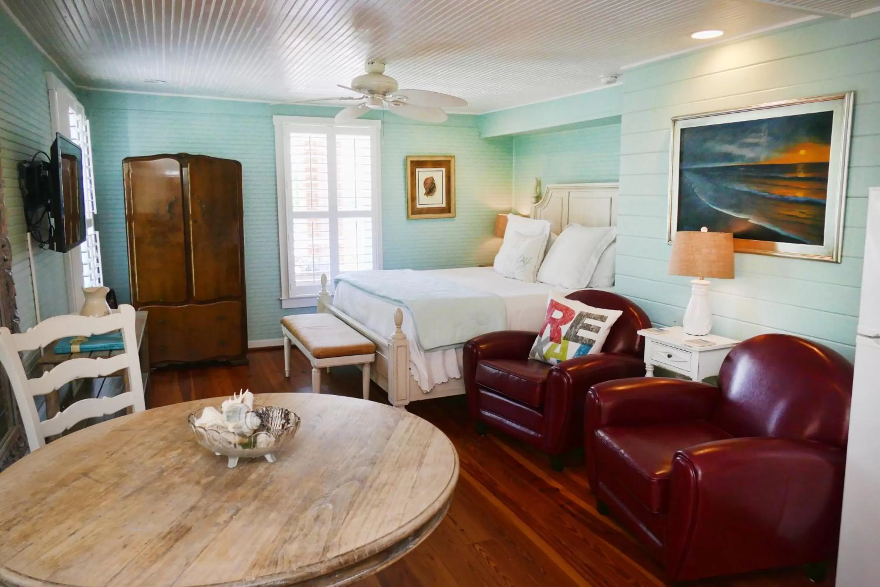 Bed in Beachview Inn and Spa