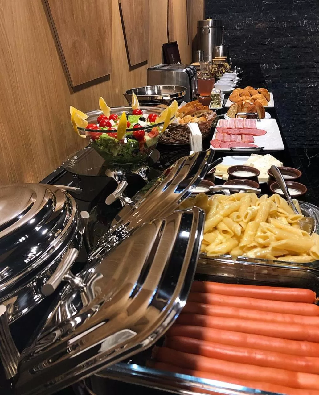 Food and drinks in Elle Boutique Hotel