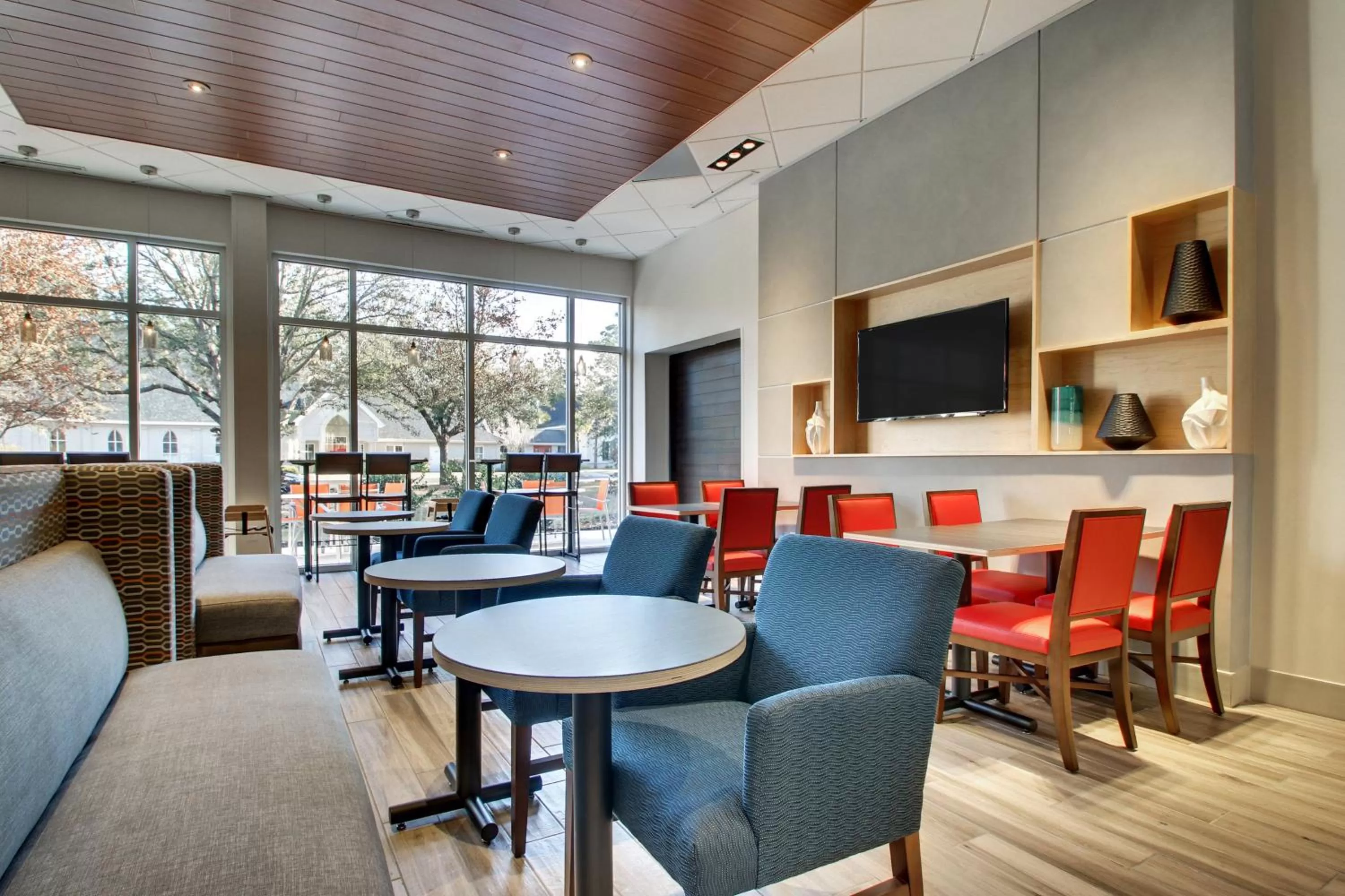 Breakfast in Holiday Inn Express & Suites Charleston NE Mt Pleasant US17 by IHG