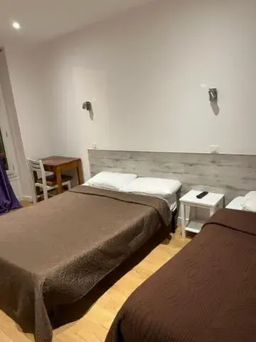 Triple Room with Private Bathroom - single occupancy in Hotel Luna Park Triple Room with Private Bathroom - single occupancy in Hotel Luna Park