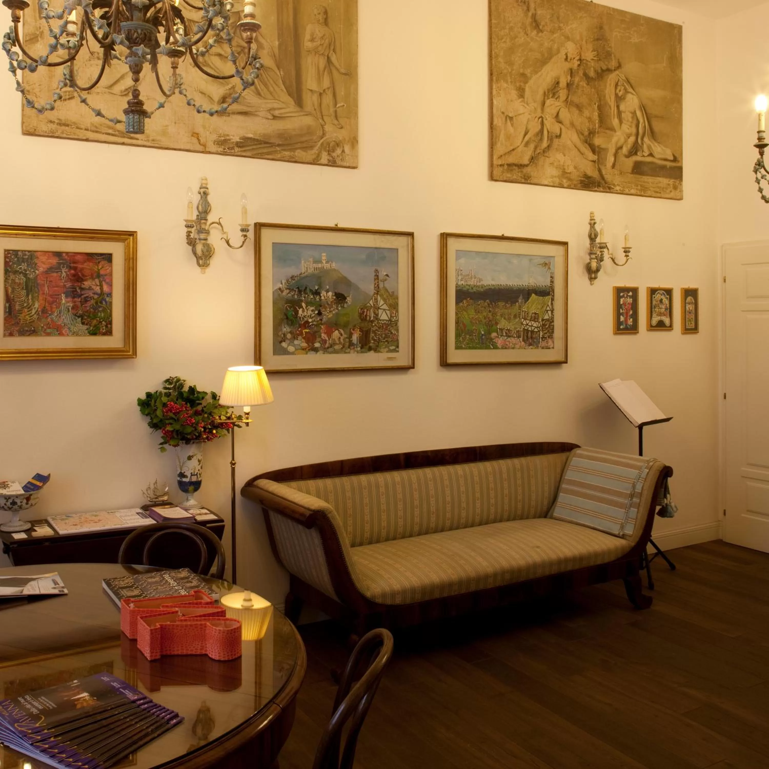 Lobby or reception in M Club De Luxe B&B