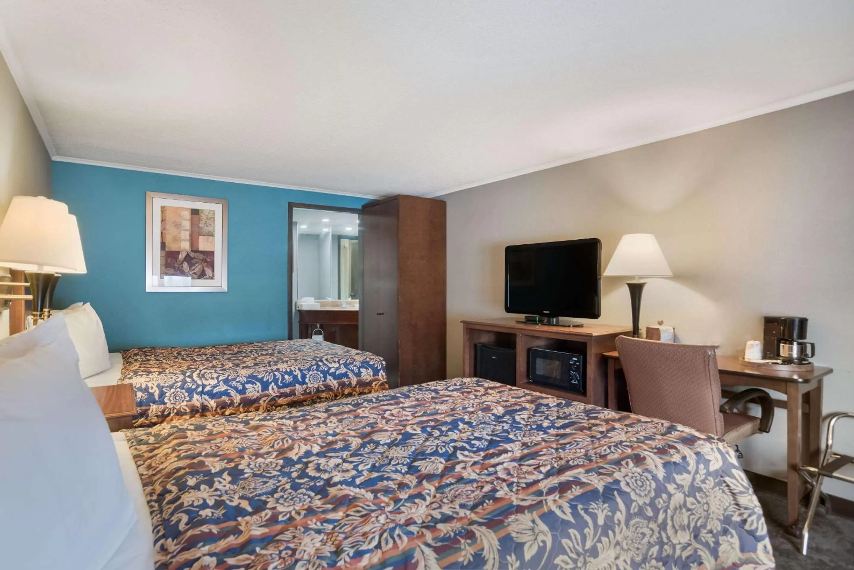 Bedroom, Bed in Rodeway Inn Carlisle North