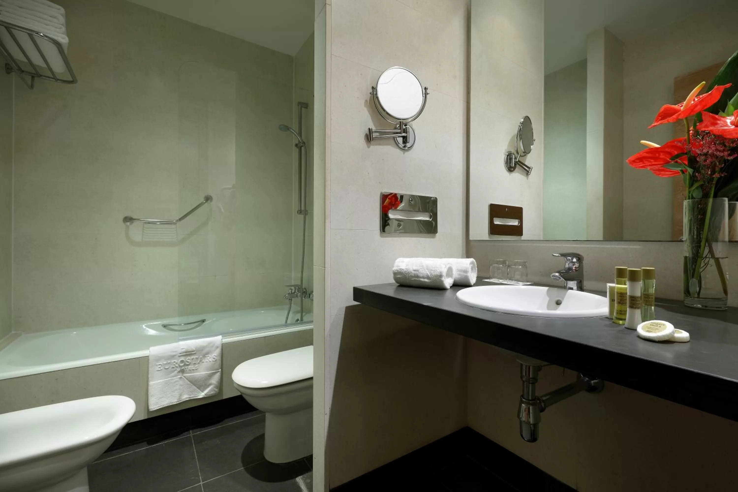 Shower in Eurostars Lucentum